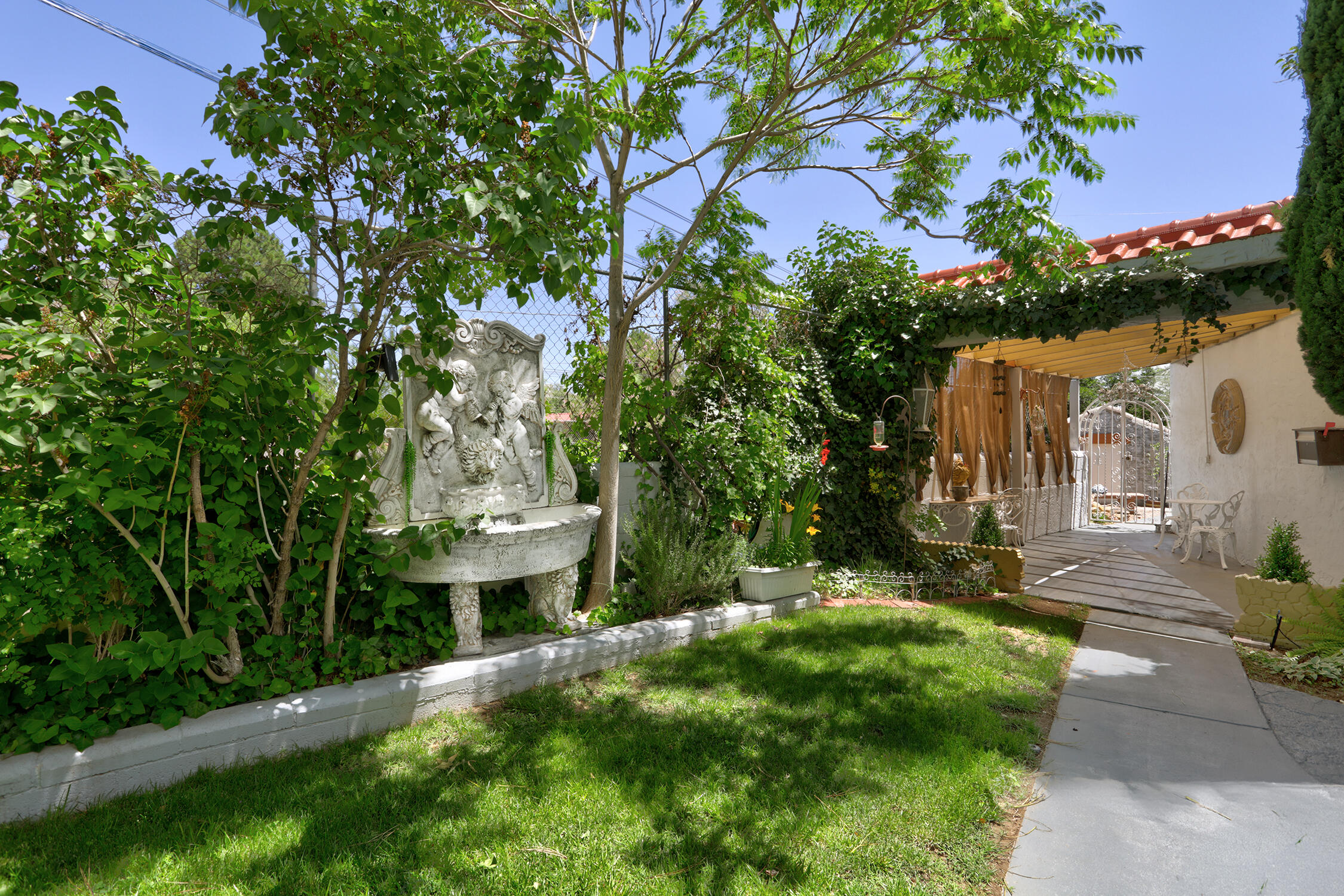 Photo 15 — 1606 Roma Avenue NE
