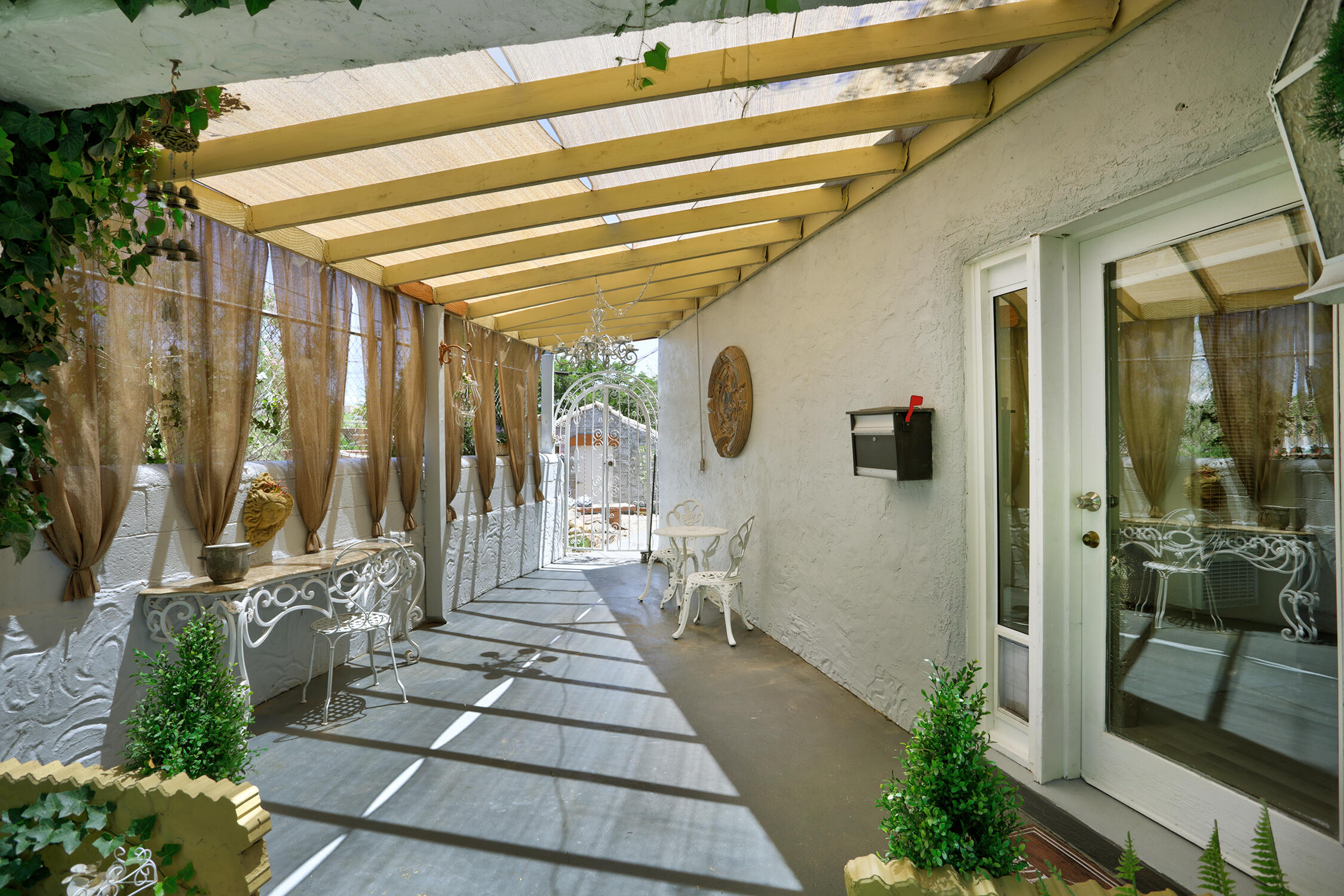 Photo 14 — 1606 Roma Avenue NE