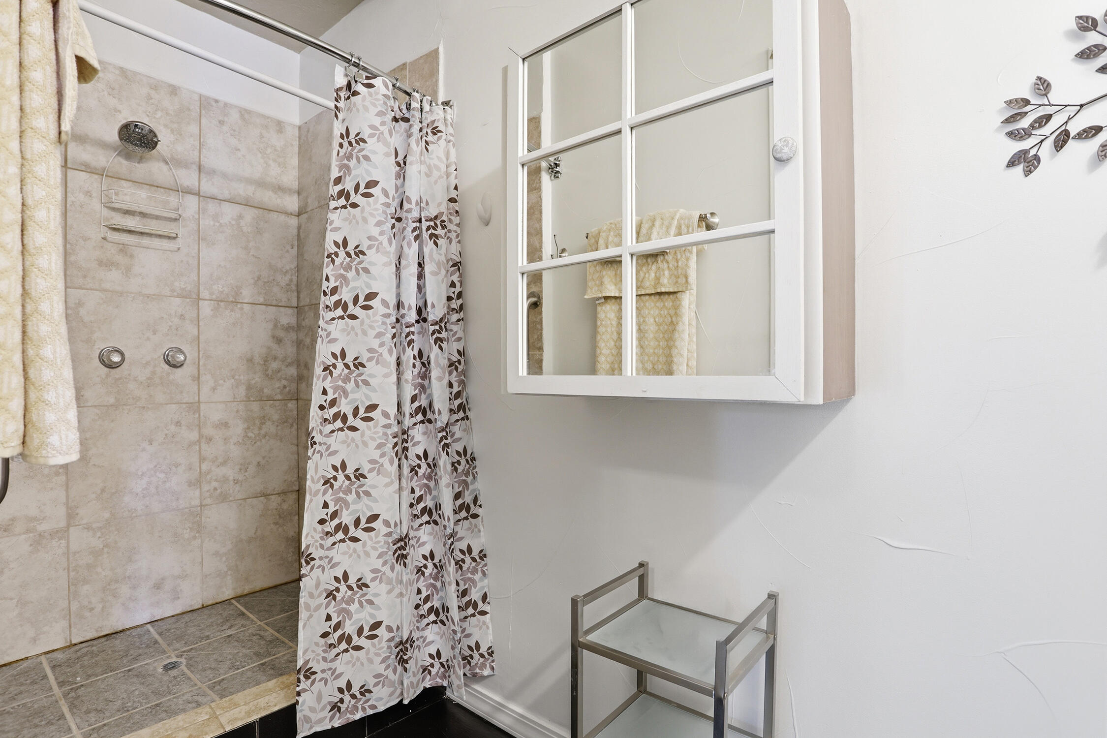 Photo 9 — 1606 Roma Avenue NE