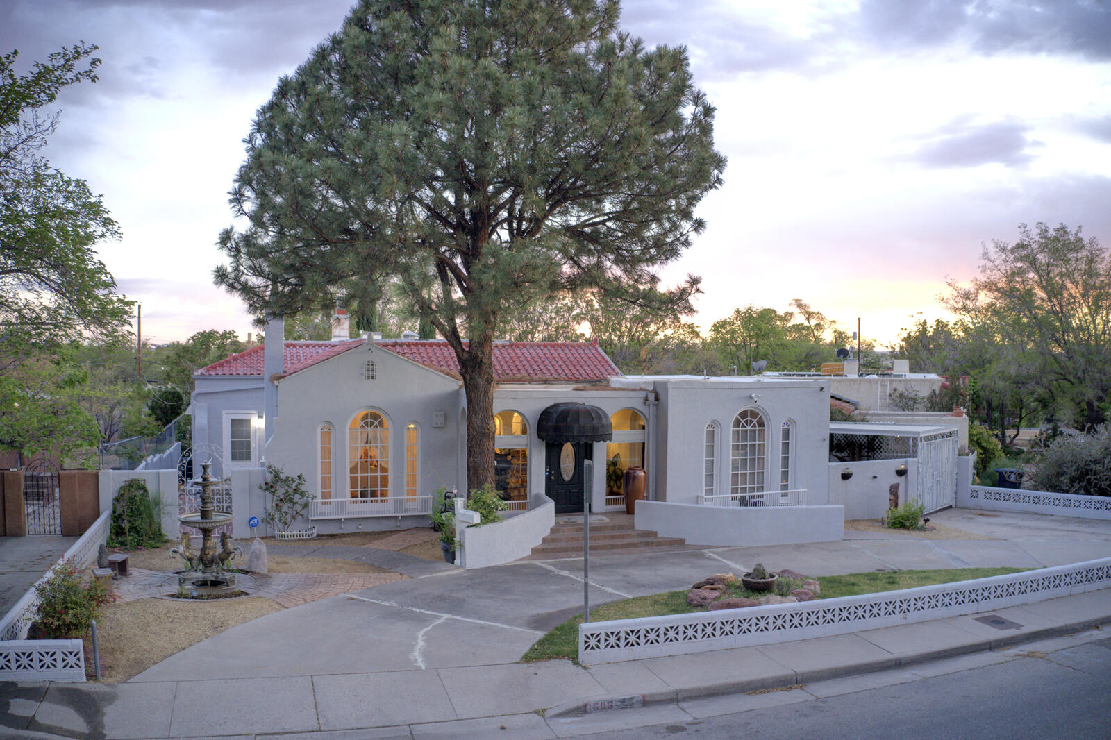 Photo 6 — 1606 Roma Avenue NE