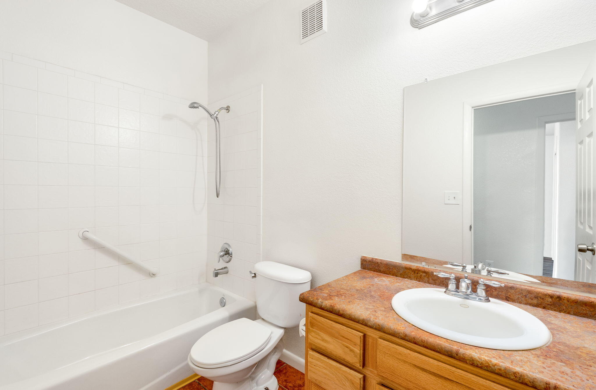 Photo 10 — 2102 N Ensenada Circle SE
