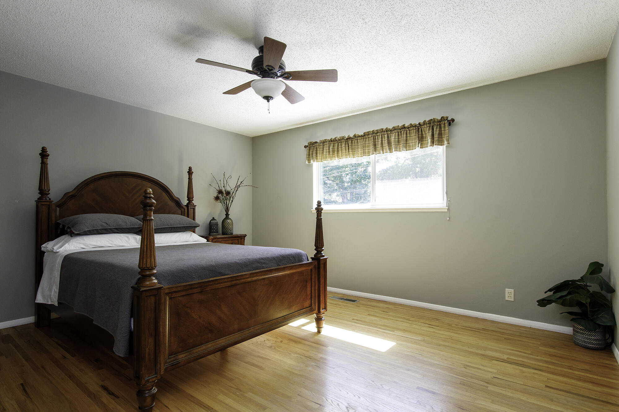 Photo 19 — 3410 Harwood Court NE