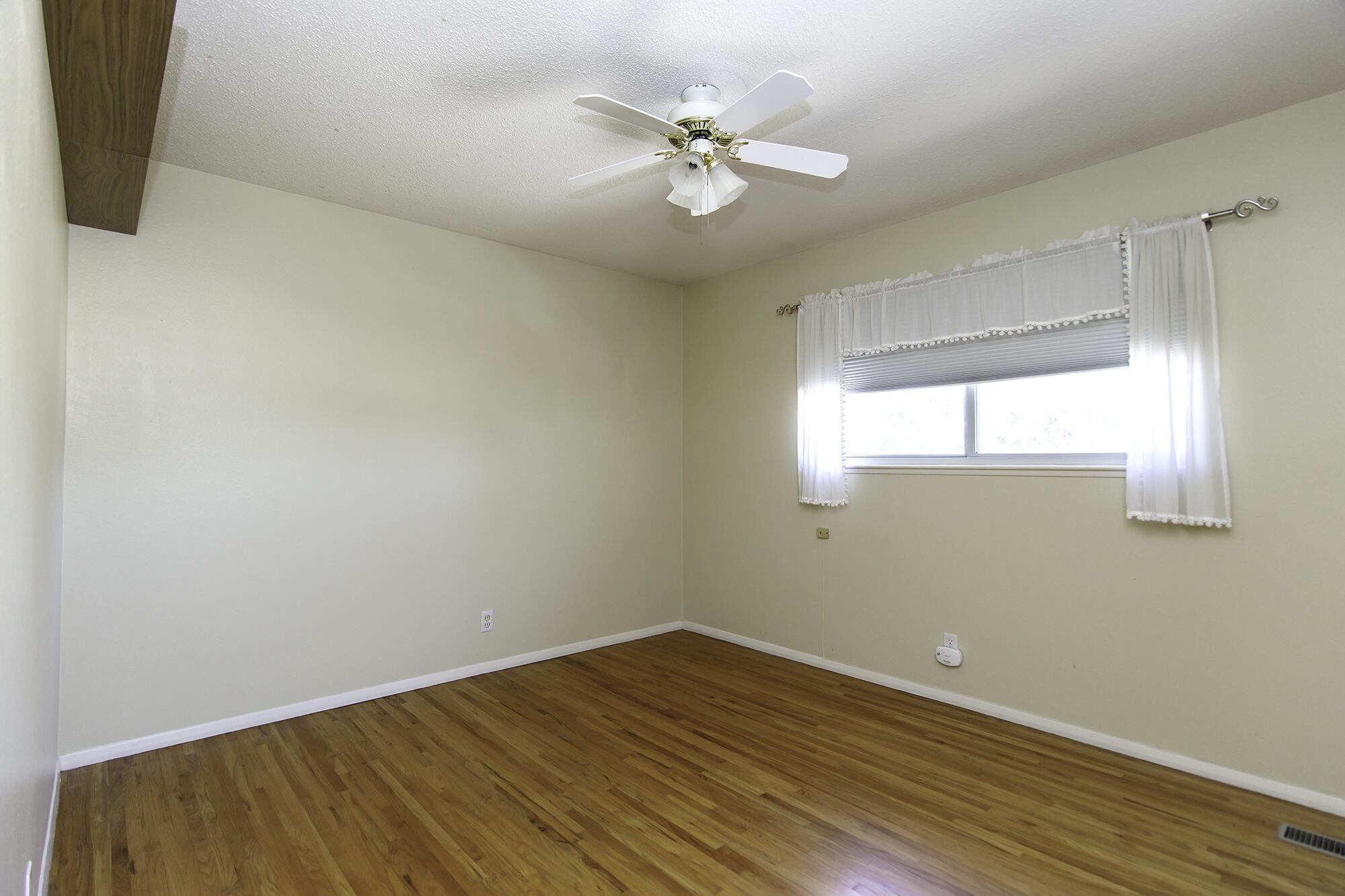Photo 12 — 3410 Harwood Court NE