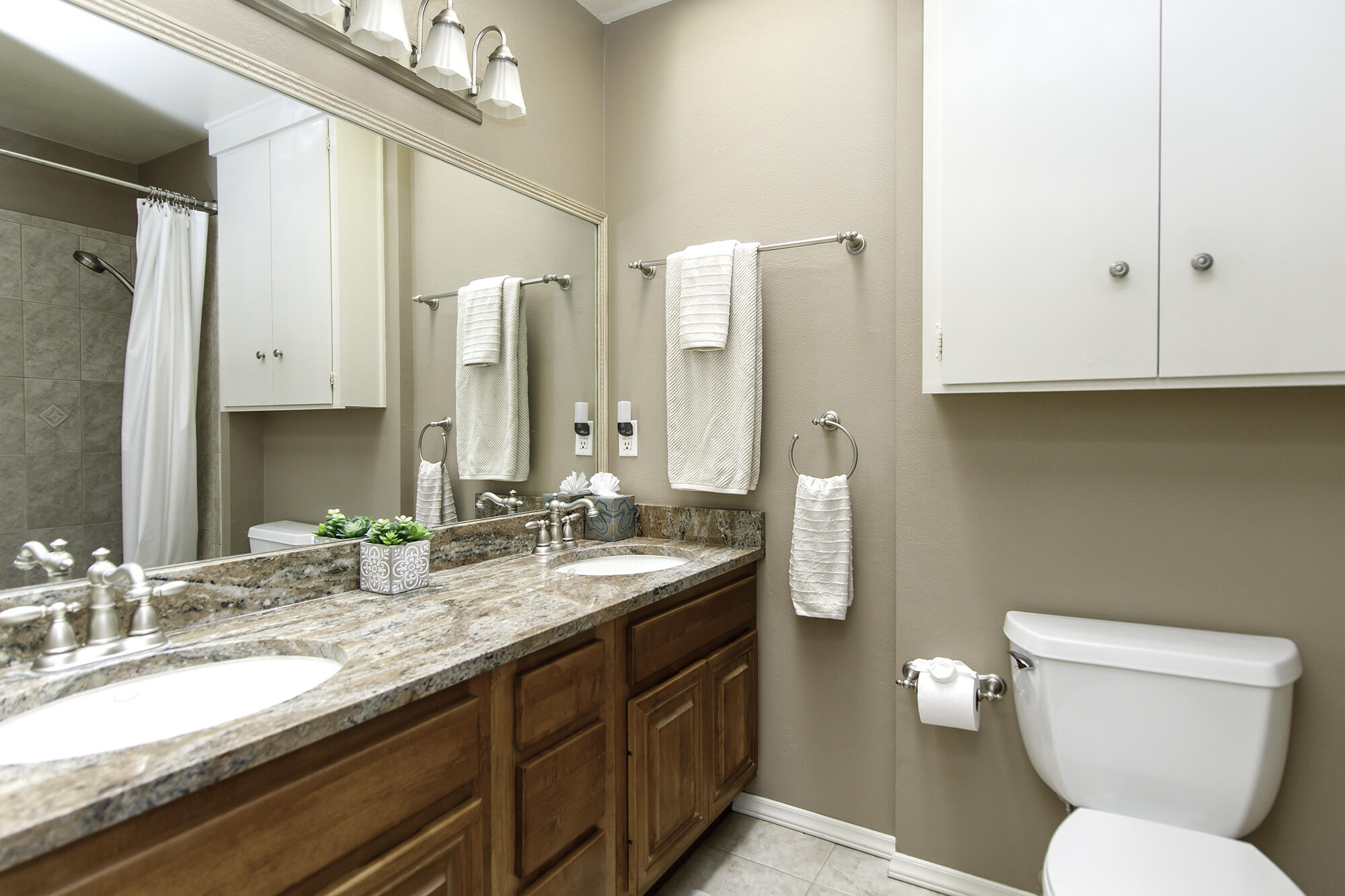 Photo 11 — 3410 Harwood Court NE