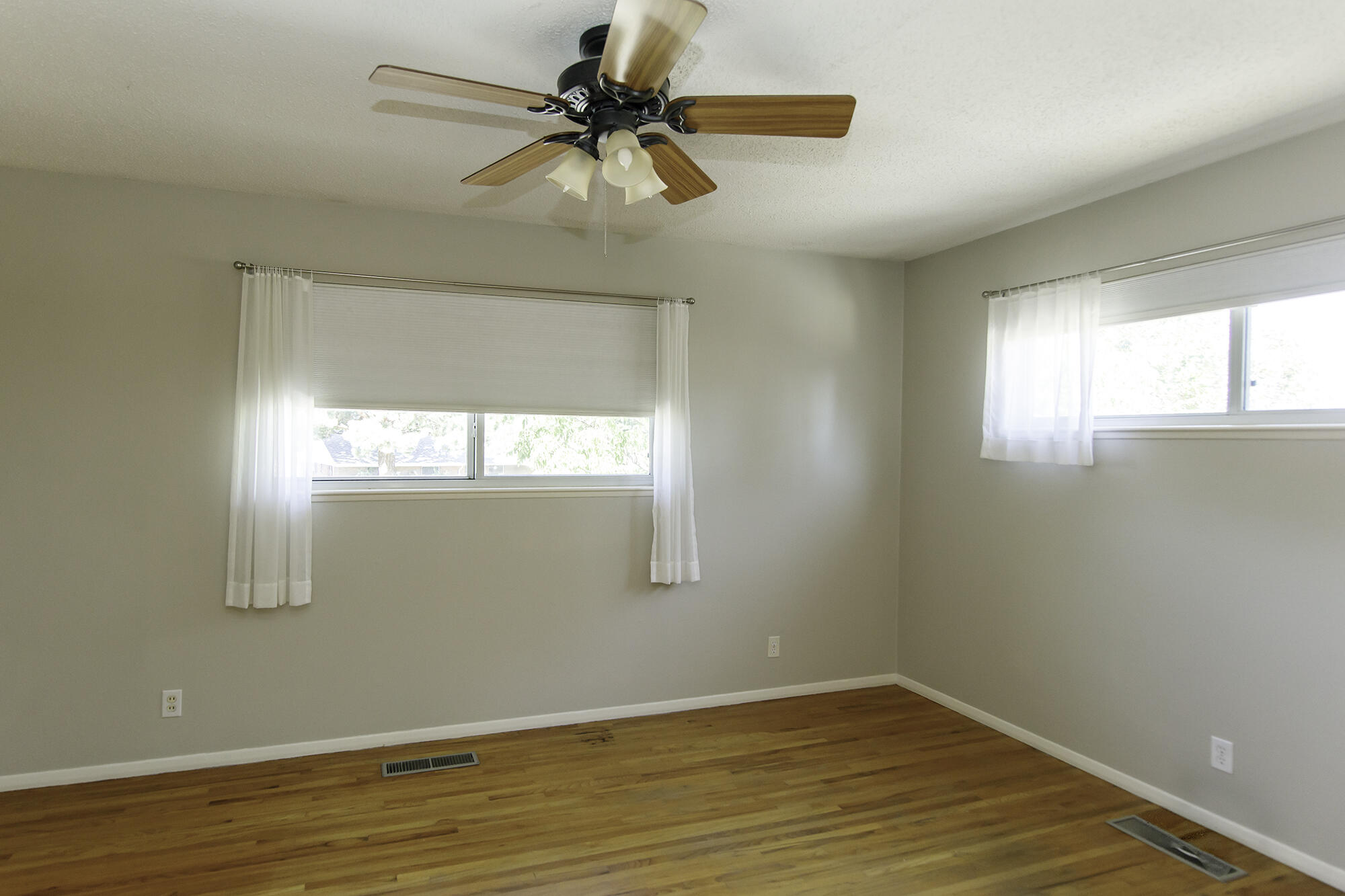 Photo 8 — 3410 Harwood Court NE