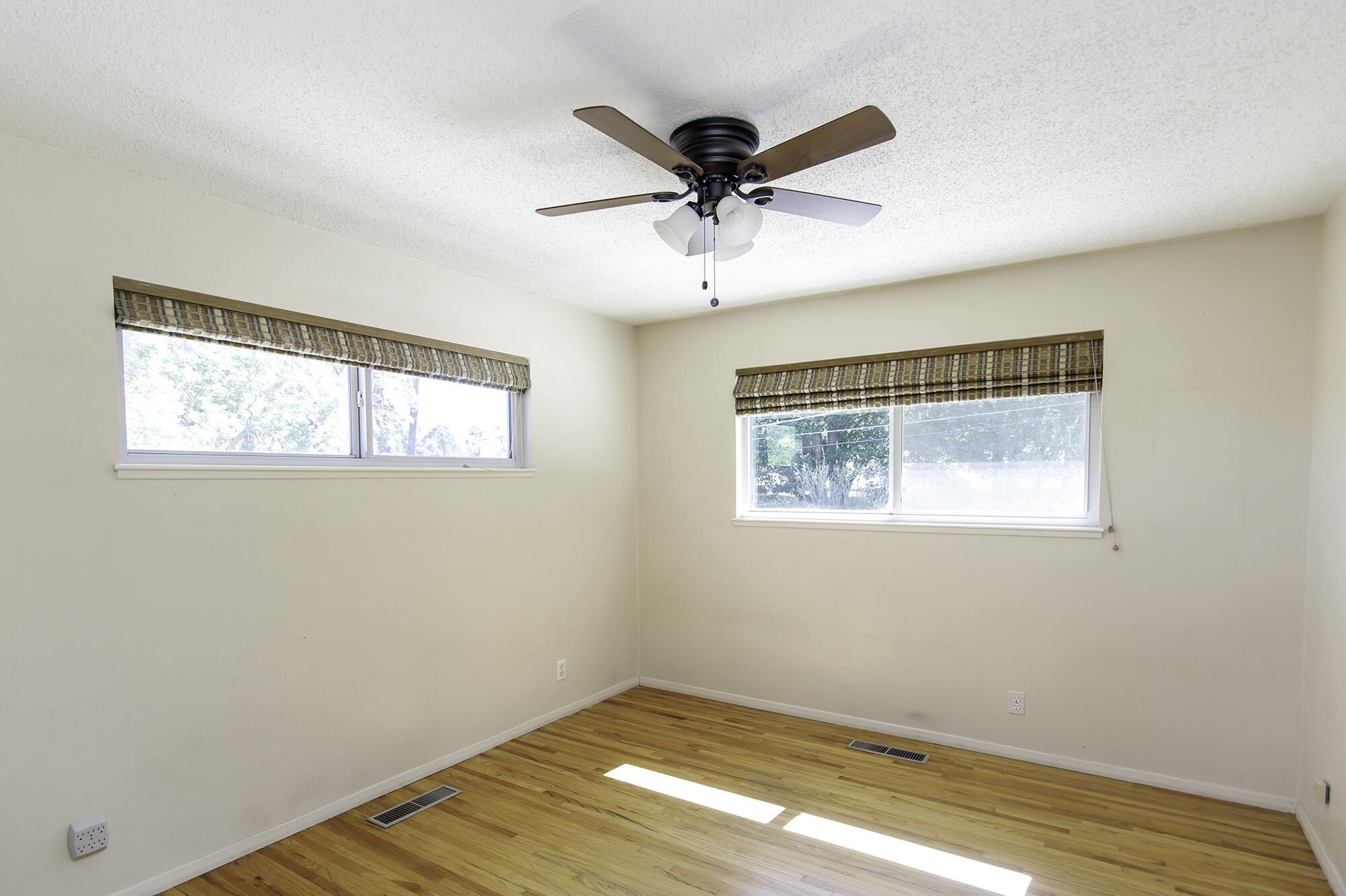 Photo 4 — 3410 Harwood Court NE