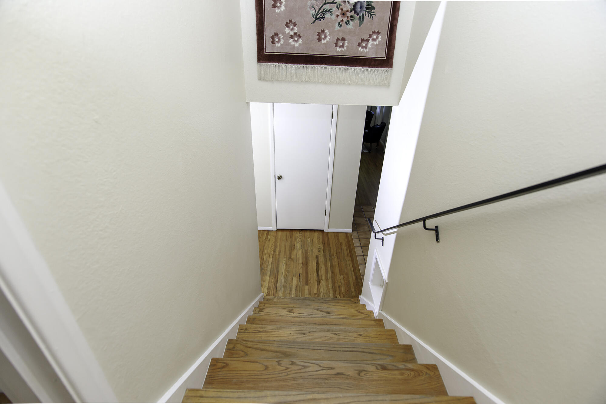 Photo 2 — 3410 Harwood Court NE