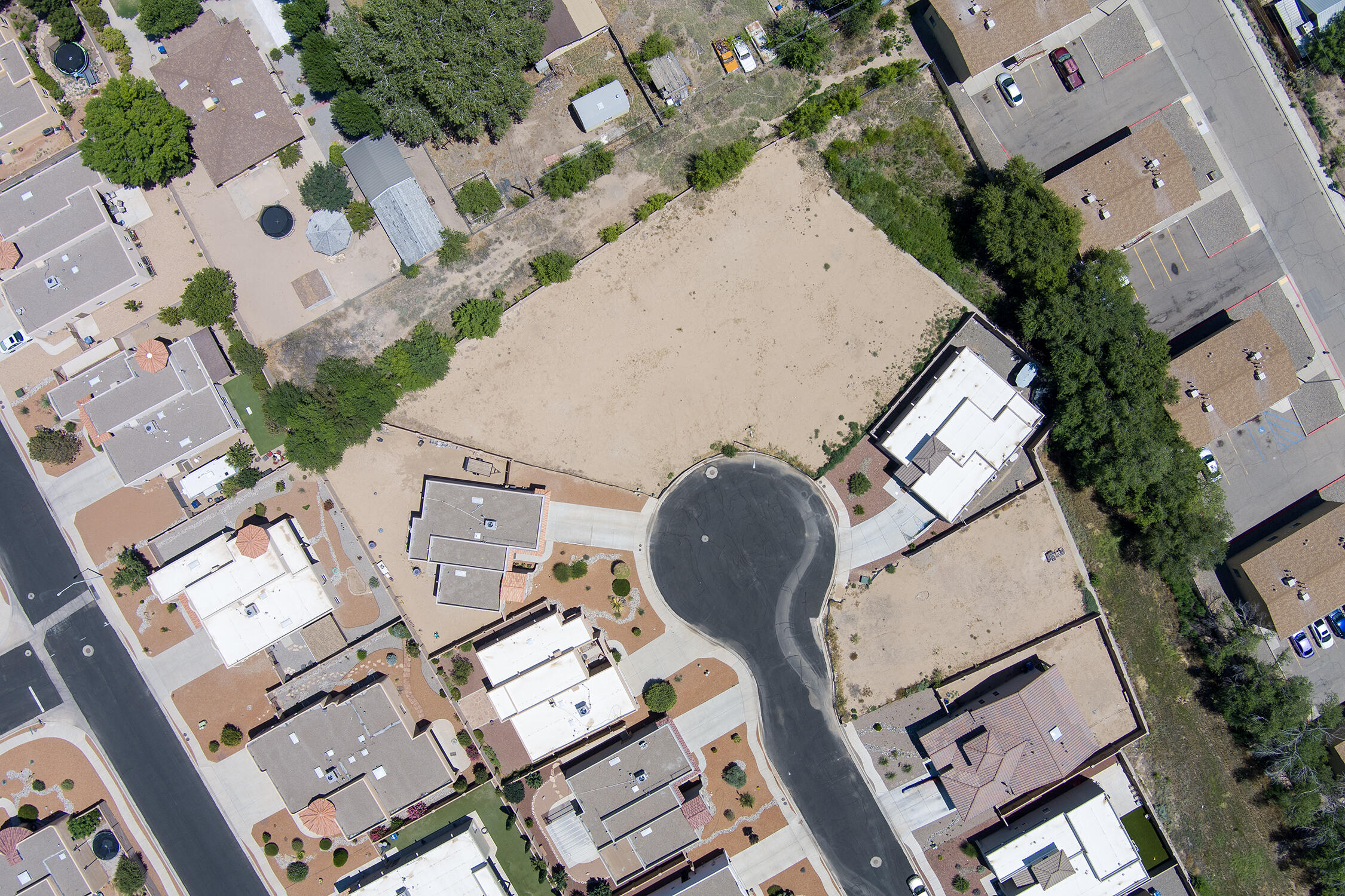 Photo 5 — 460 S Dennis Court NE