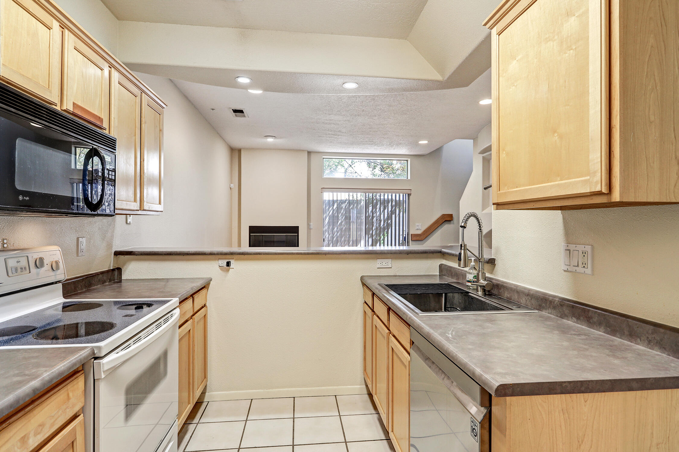 Photo 16 — 4211 Pitt Place NE UNIT 3