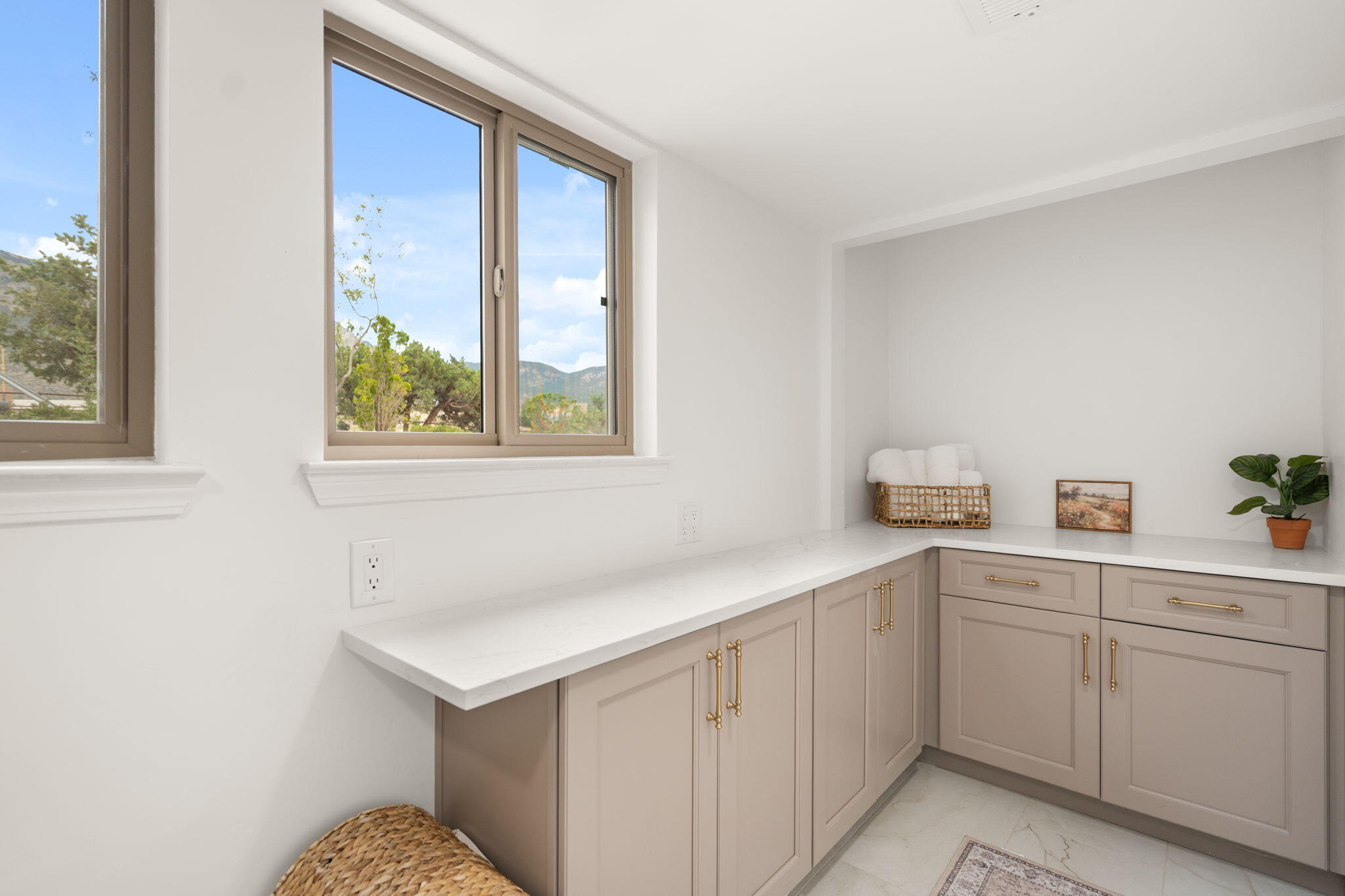 Photo 19 — 12300 Palomas Avenue NE