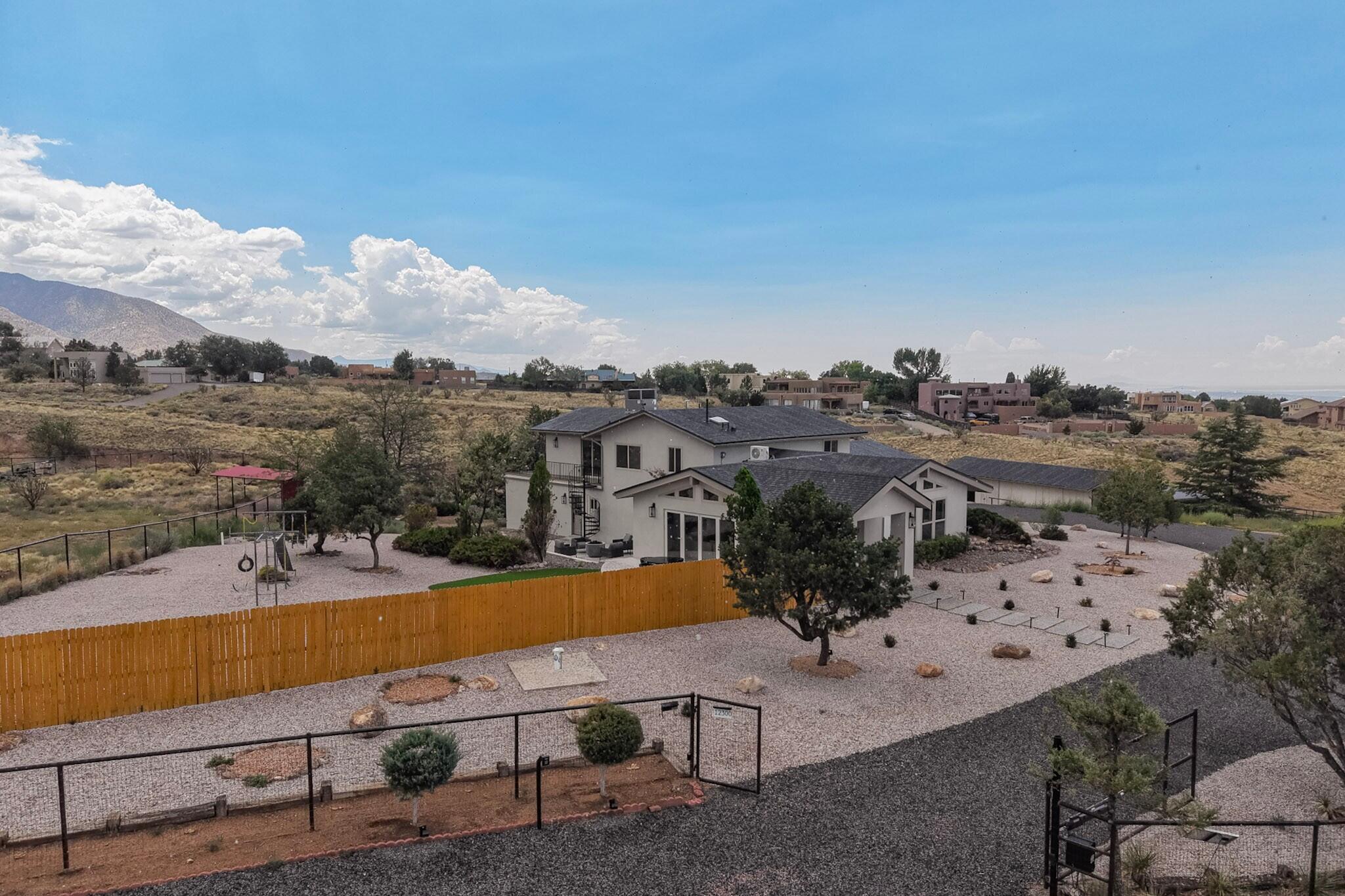 Photo 9 — 12300 Palomas Avenue NE