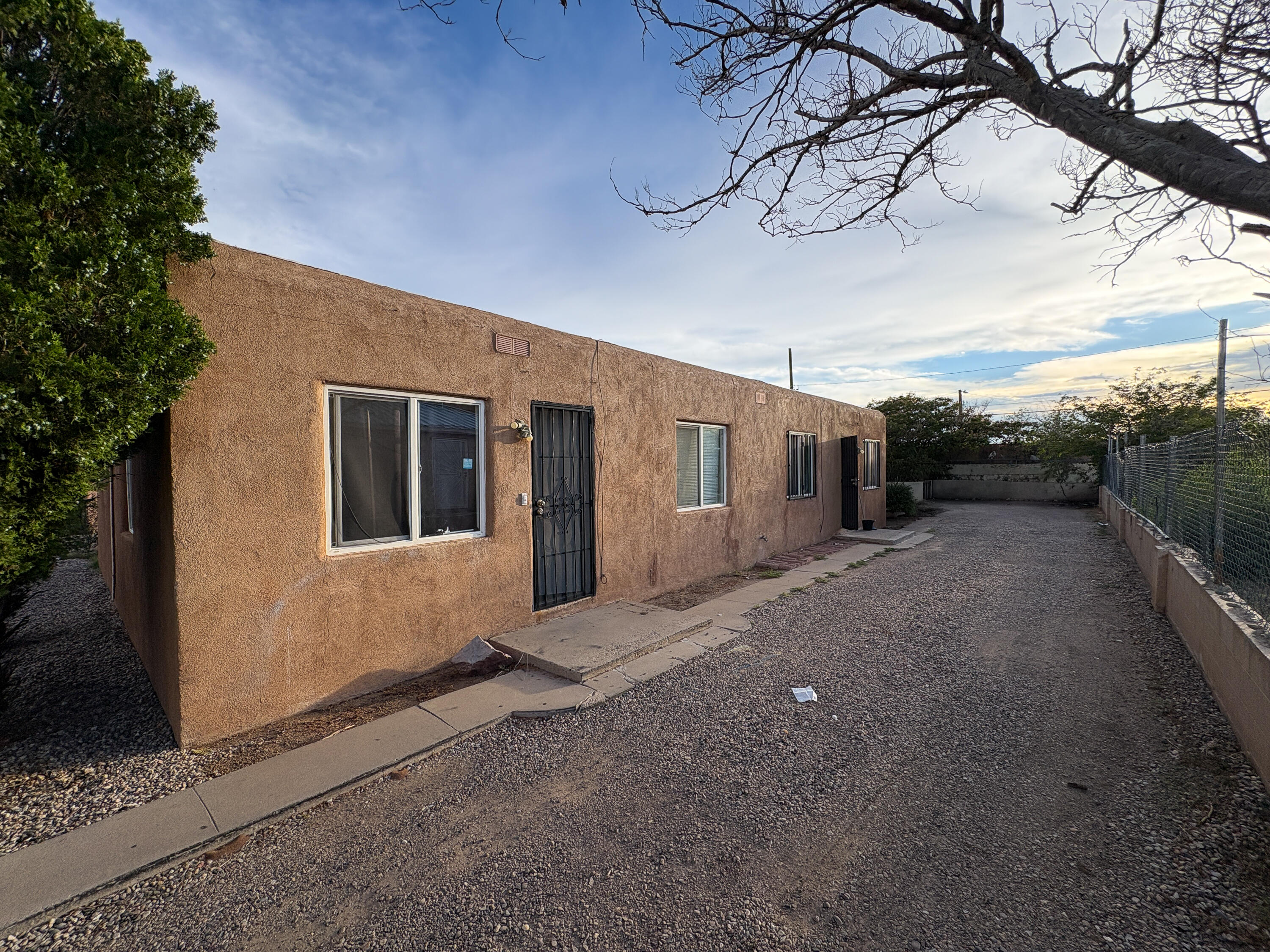 119 Charleston Street SE, Albuquerque, NM 87108
