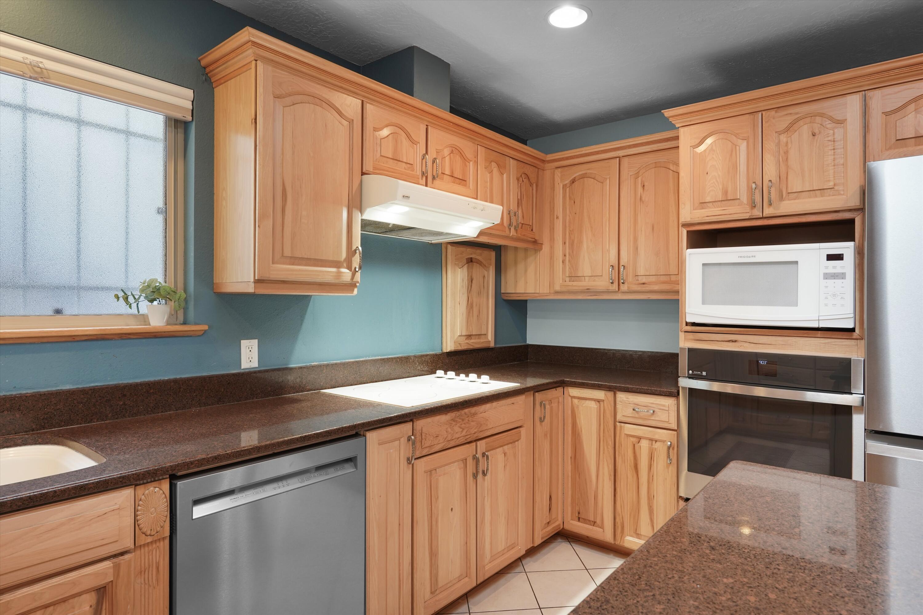 Photo 14 — 6901 Gisele Drive NE