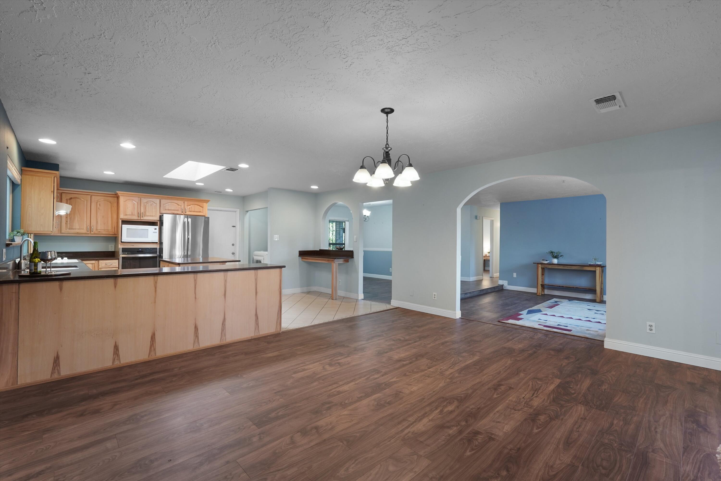Photo 17 — 6901 Gisele Drive NE