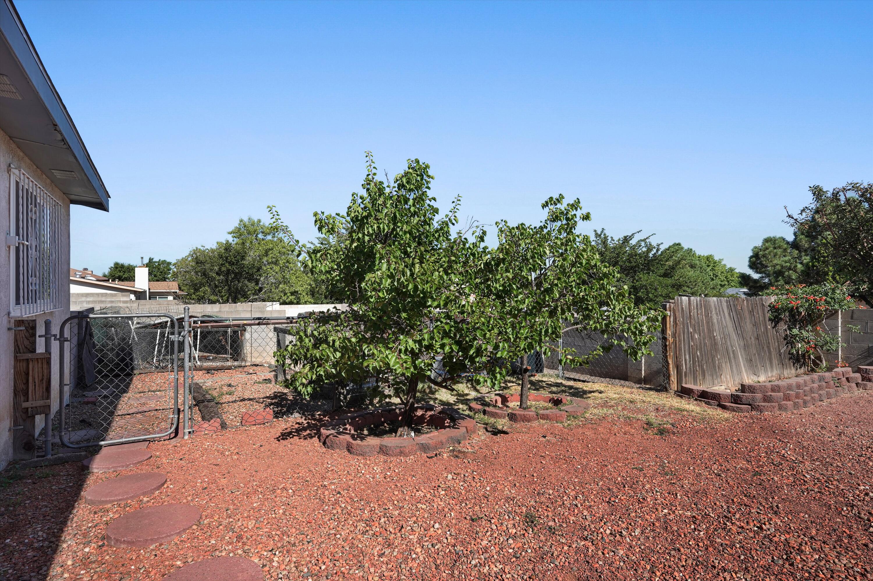 Photo 6 — 6901 Gisele Drive NE