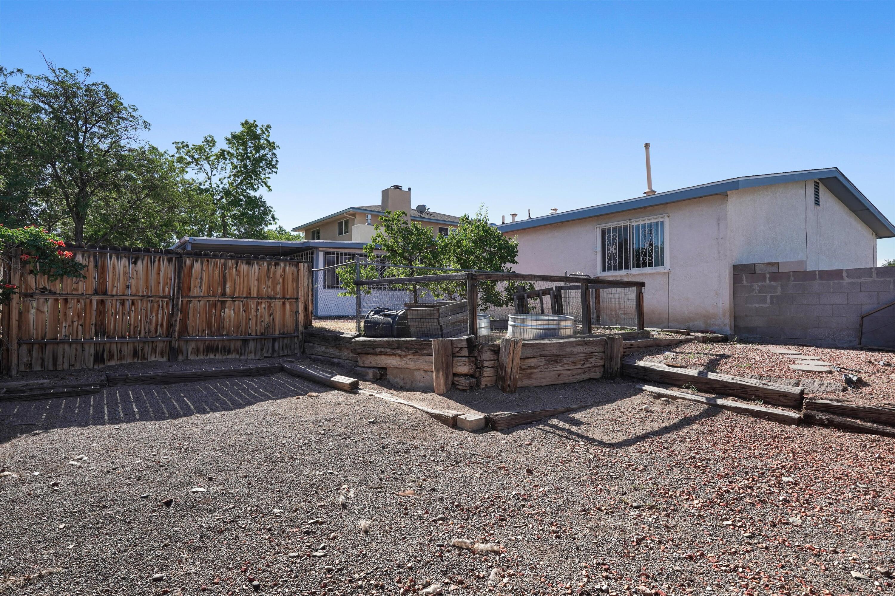 Photo 8 — 6901 Gisele Drive NE