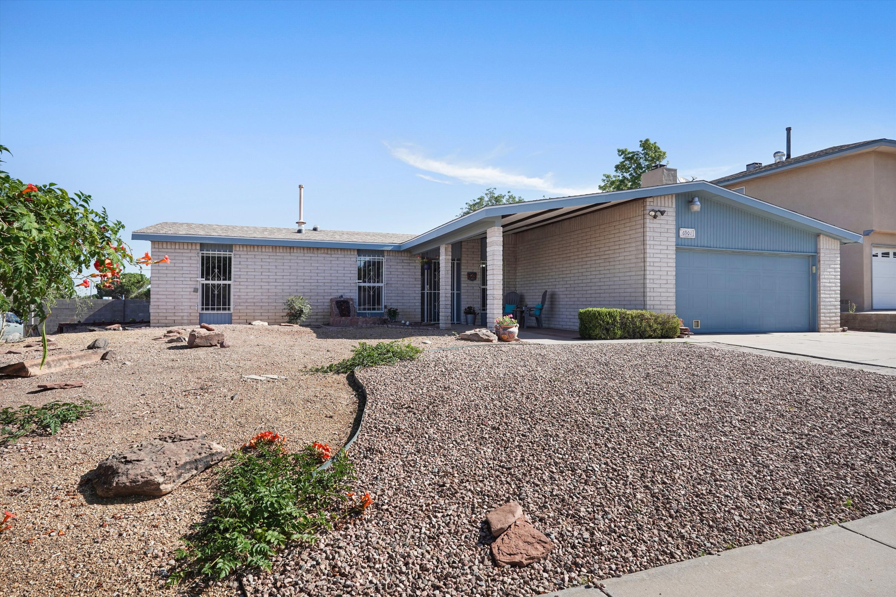 Photo 10 — 6901 Gisele Drive NE