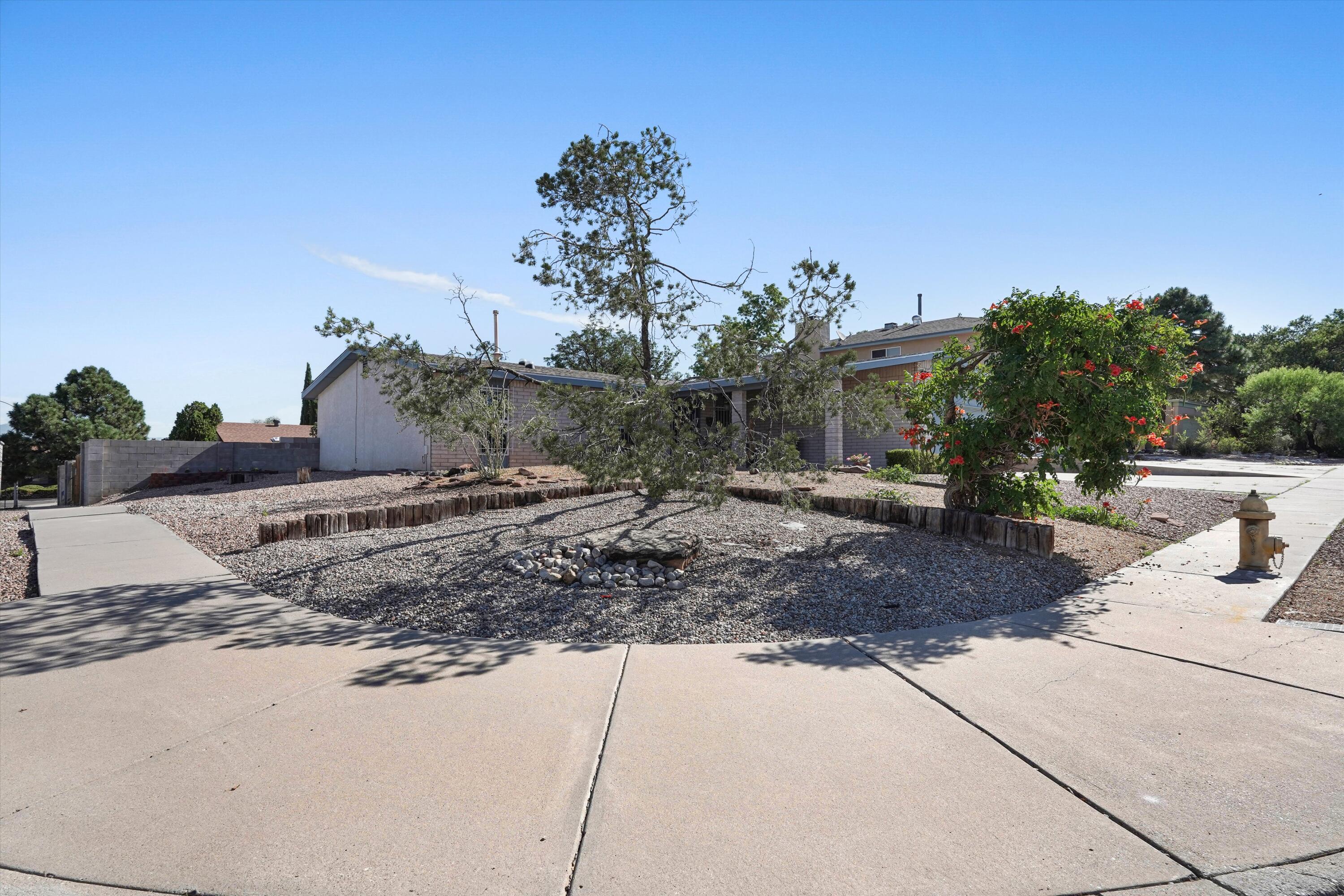 Photo 11 — 6901 Gisele Drive NE