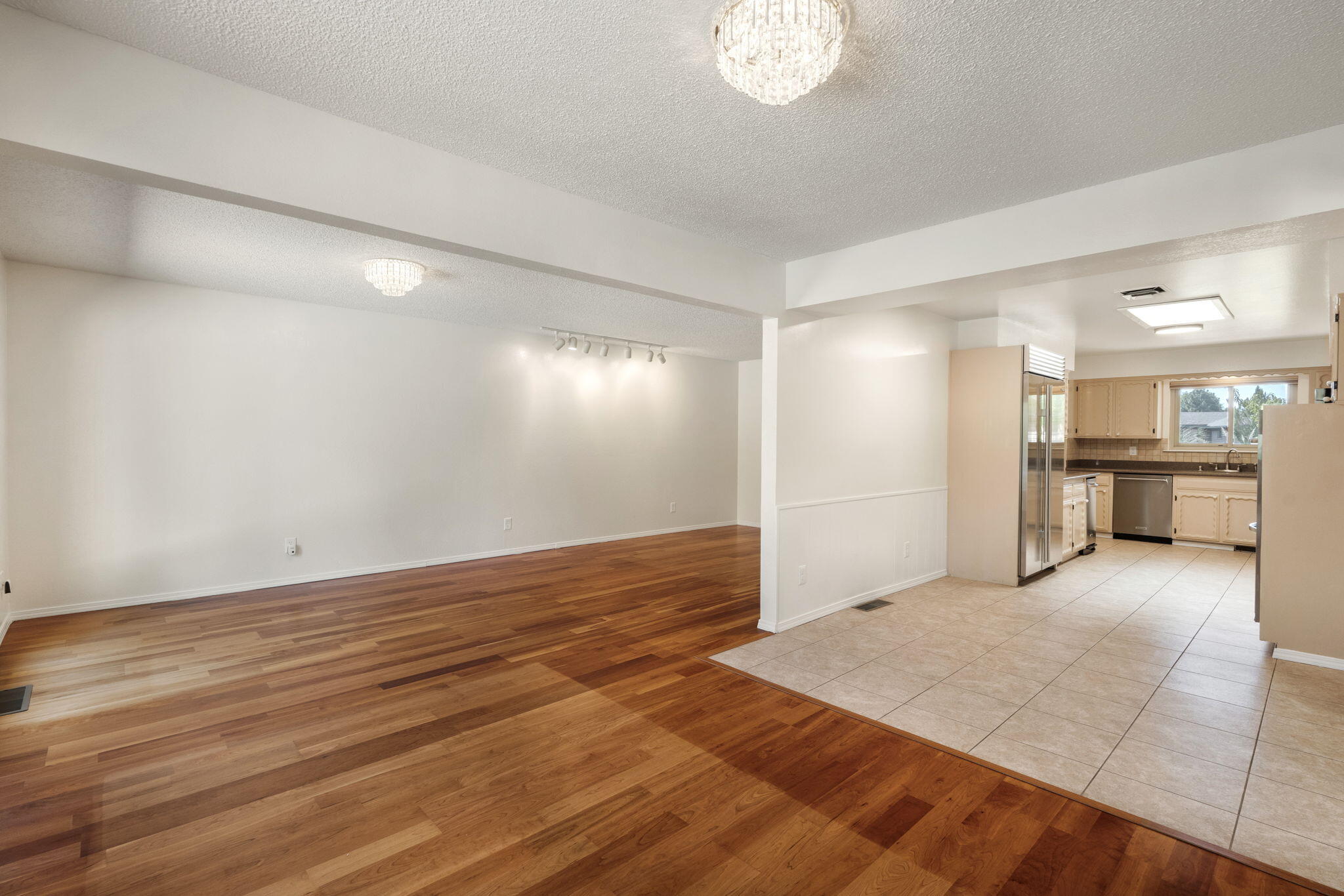 Photo 12 — 3929 Doroteo Place NE