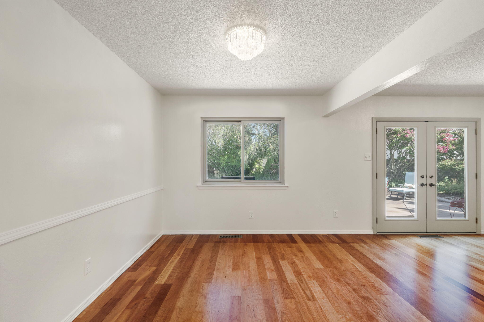 Photo 13 — 3929 Doroteo Place NE