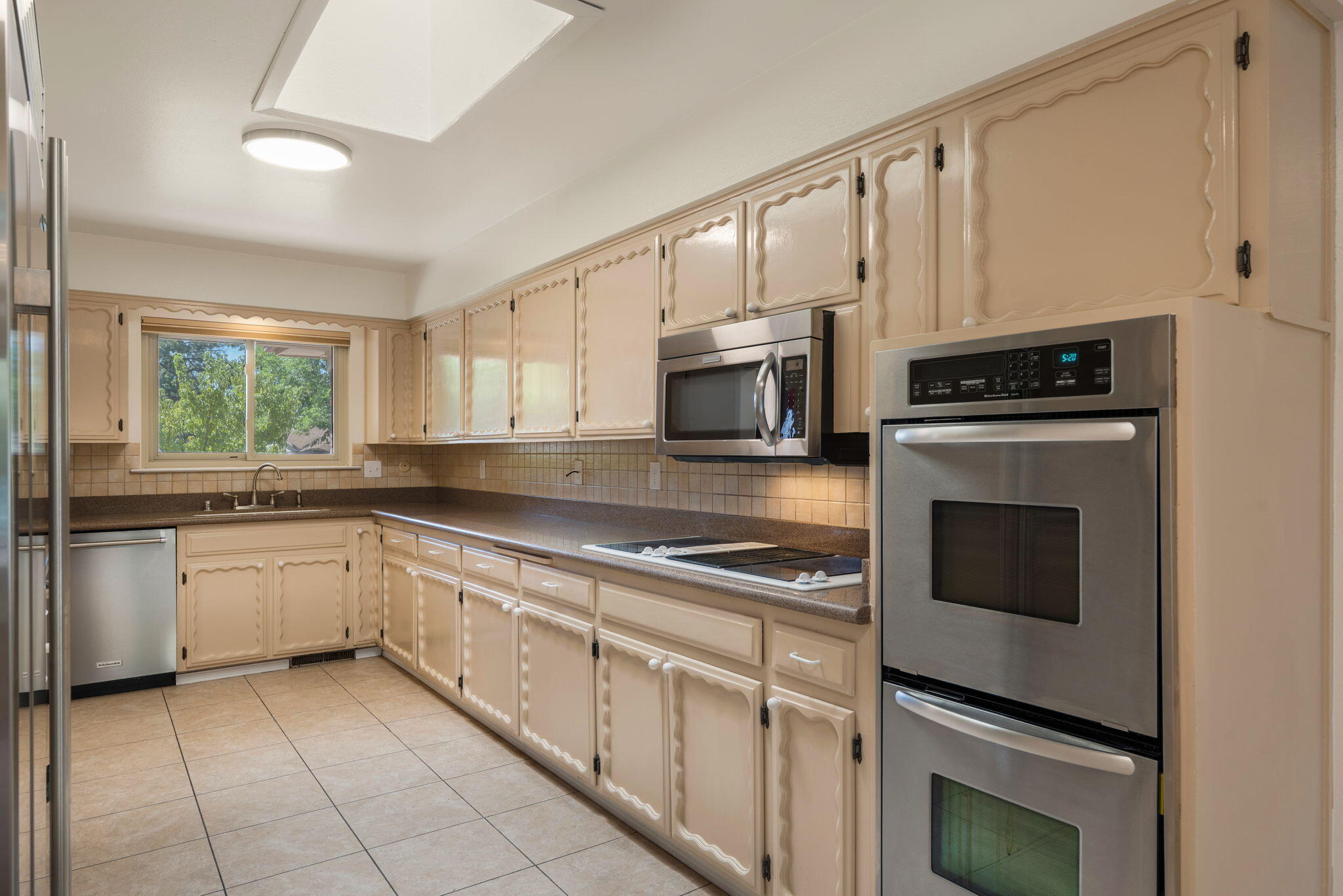 Photo 17 — 3929 Doroteo Place NE
