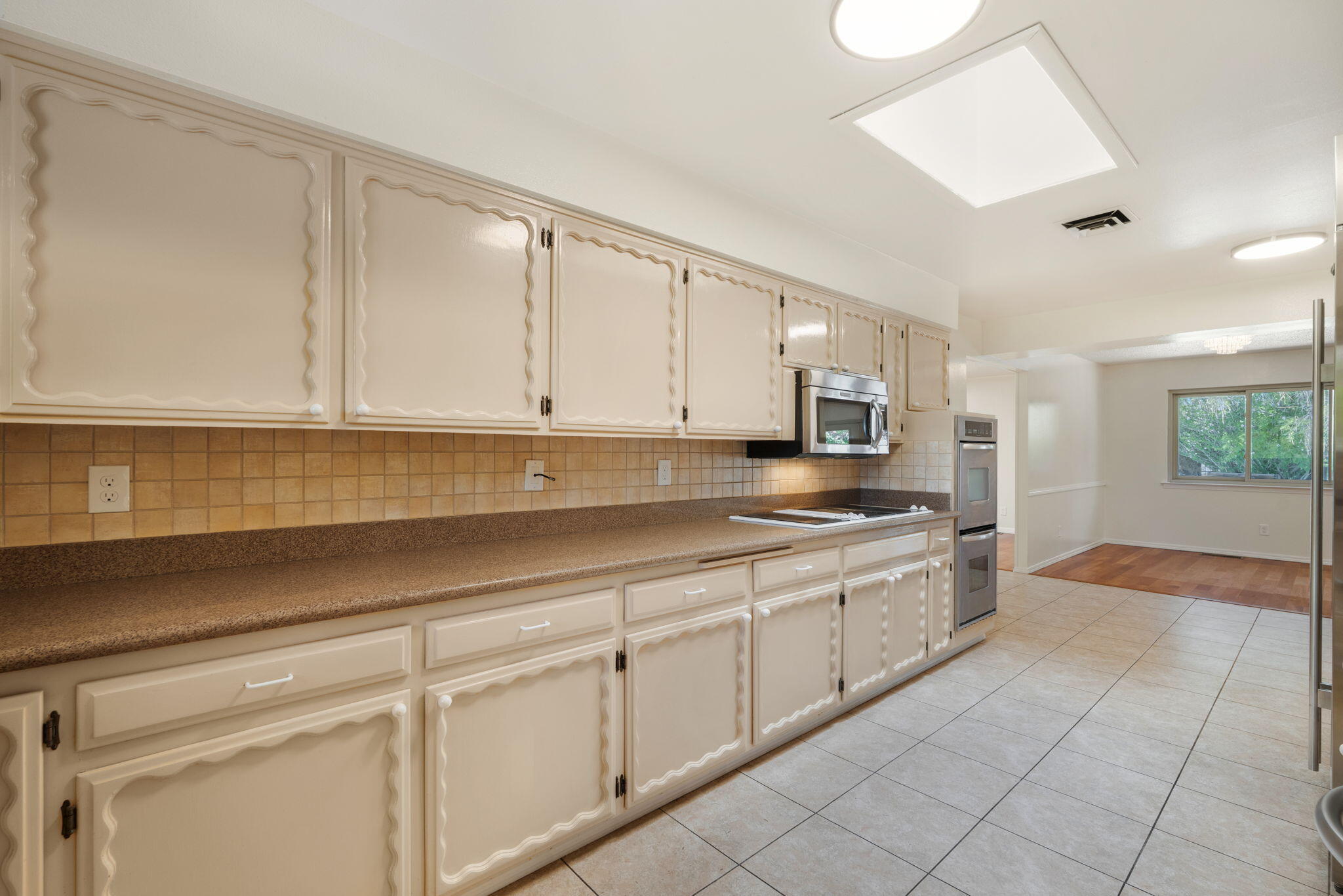 Photo 19 — 3929 Doroteo Place NE