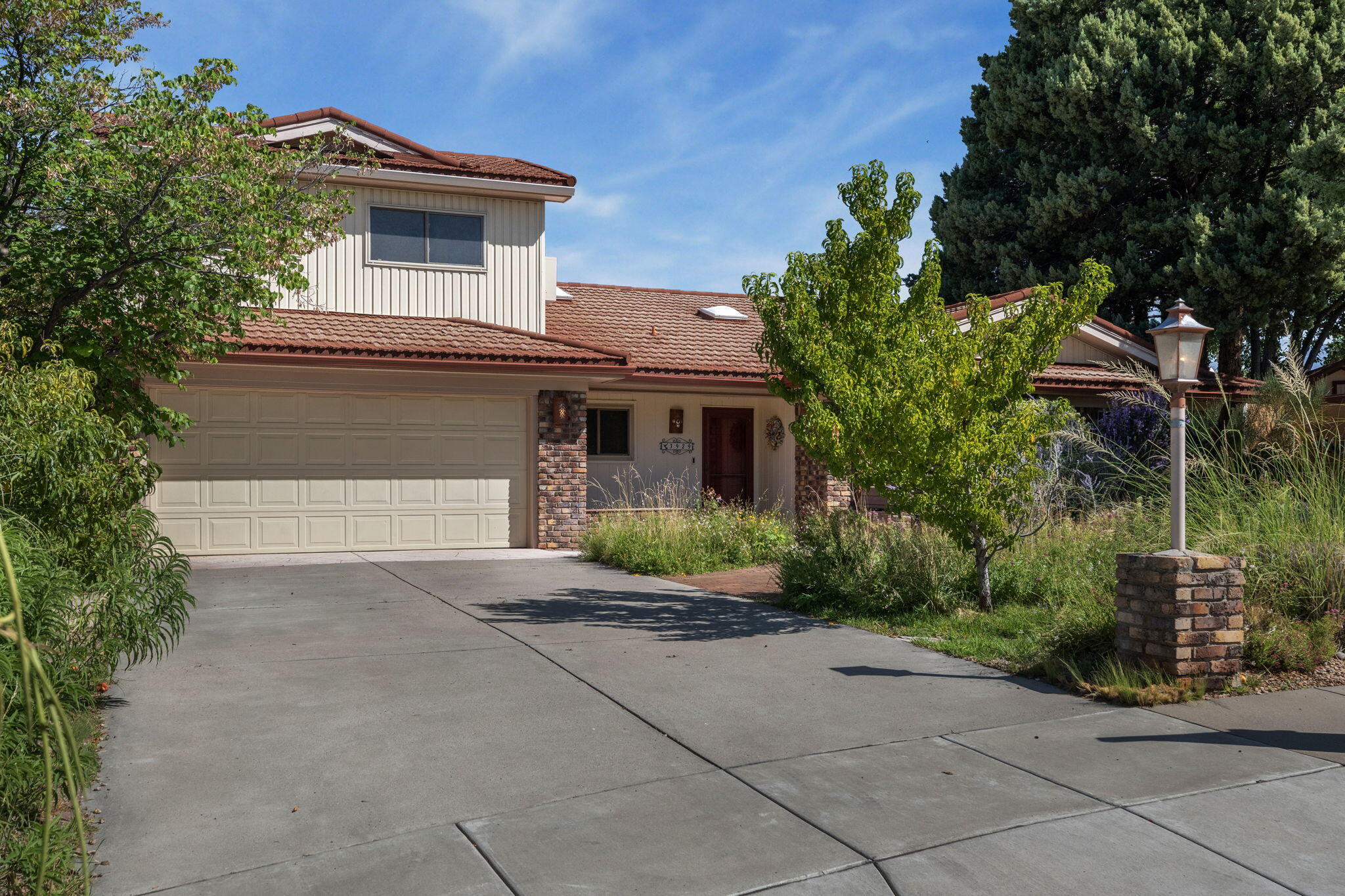 Photo 3 — 3929 Doroteo Place NE