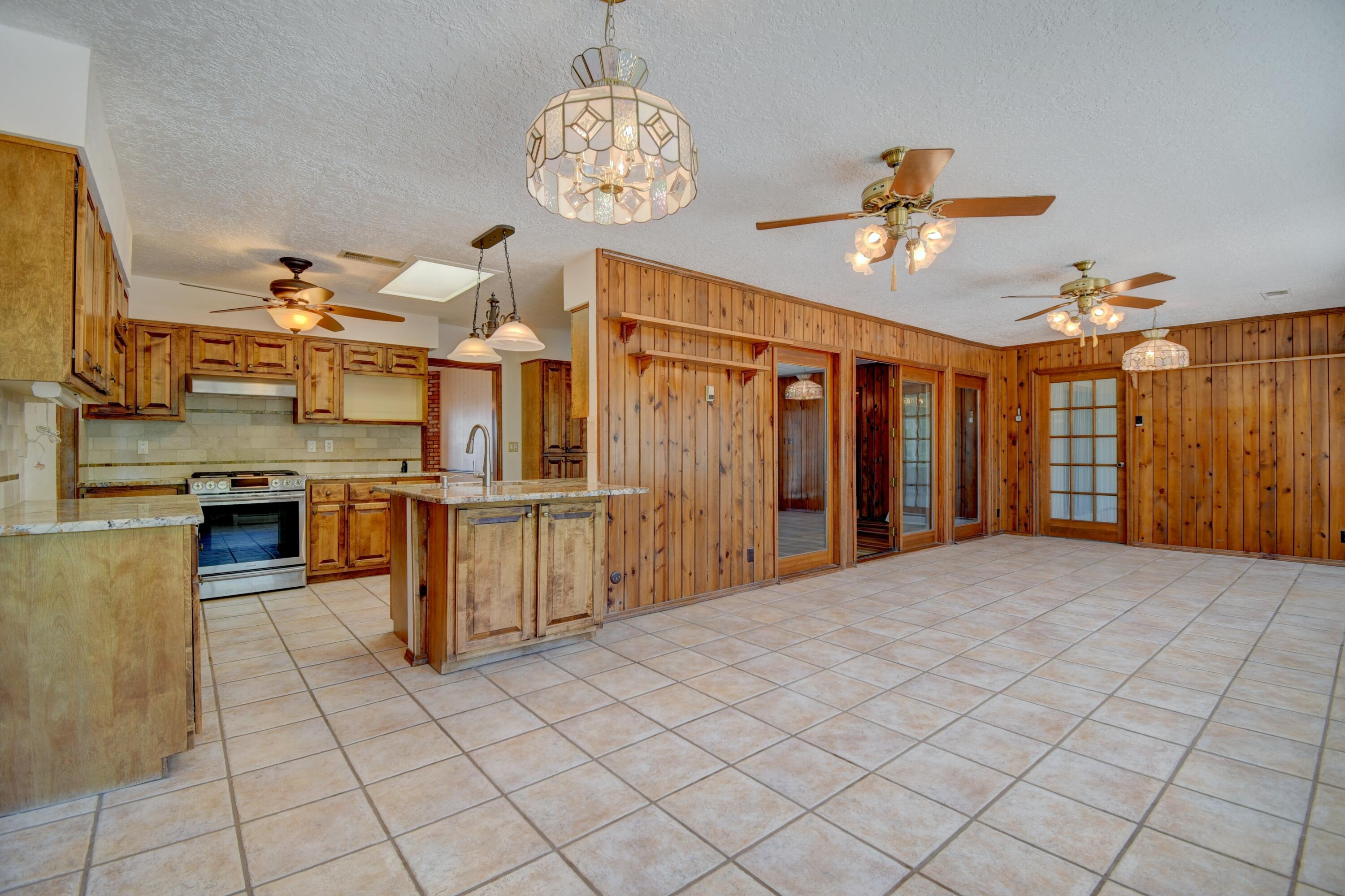 Photo 8 — 3907 Saint Andrews Drive SE