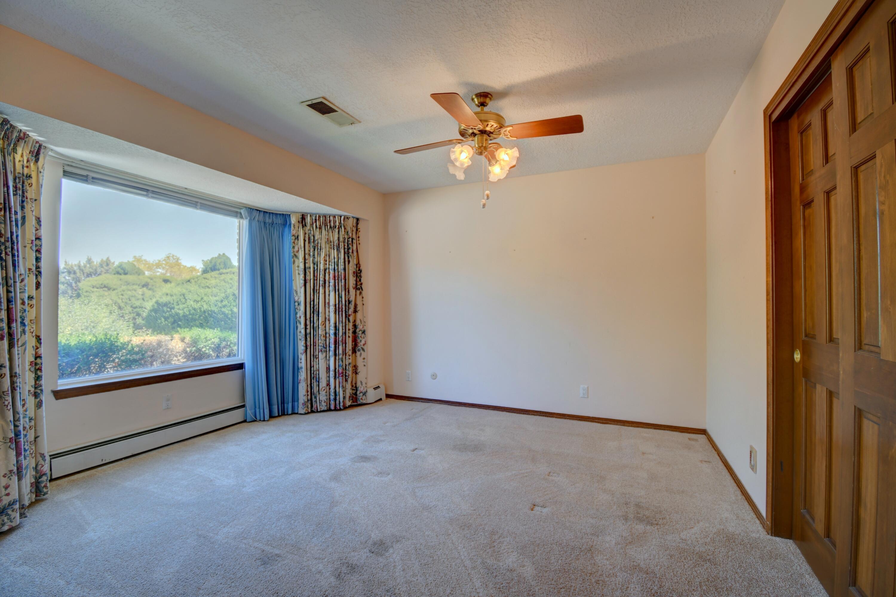 Photo 11 — 3907 Saint Andrews Drive SE