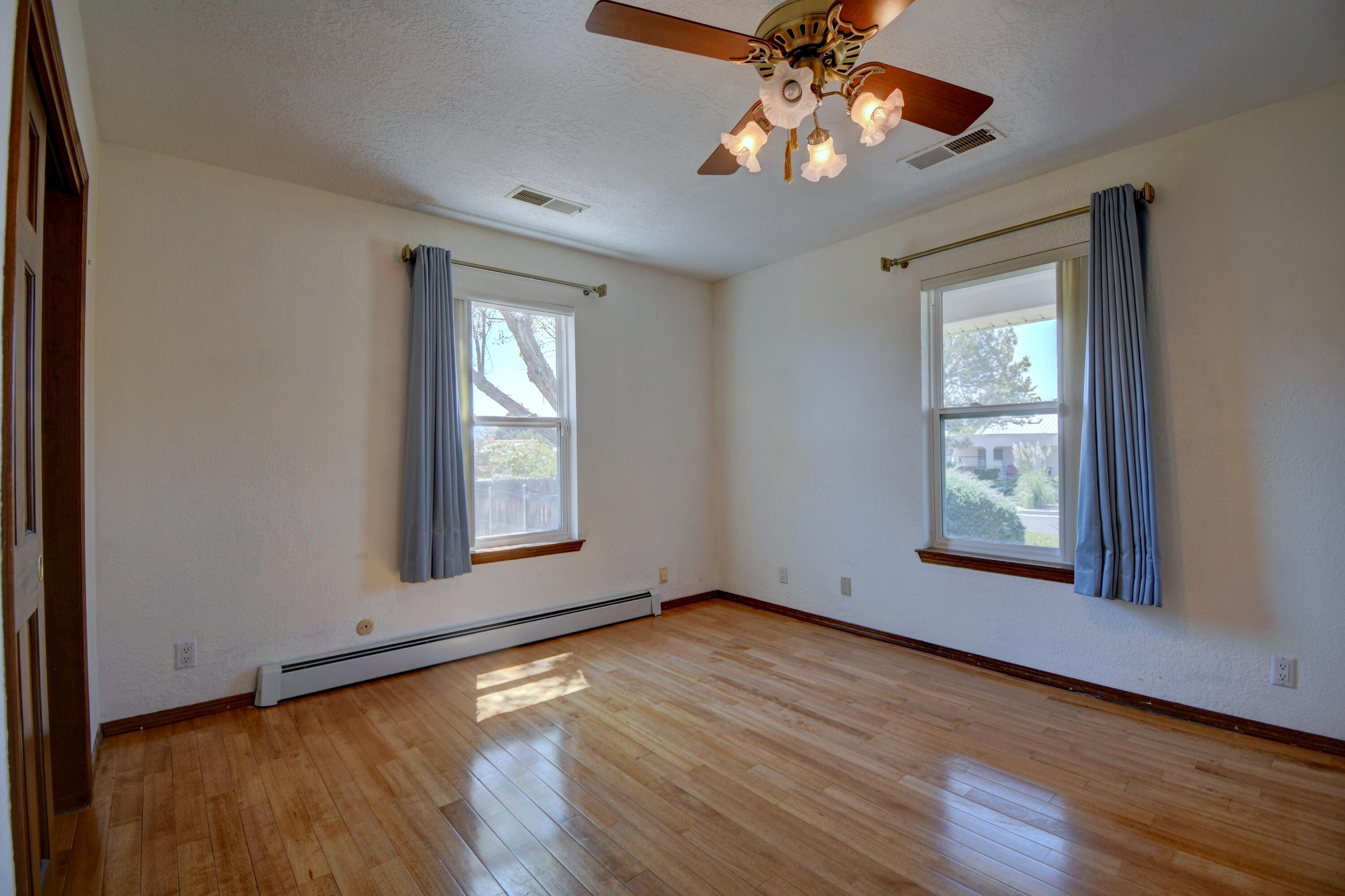 Photo 12 — 3907 Saint Andrews Drive SE