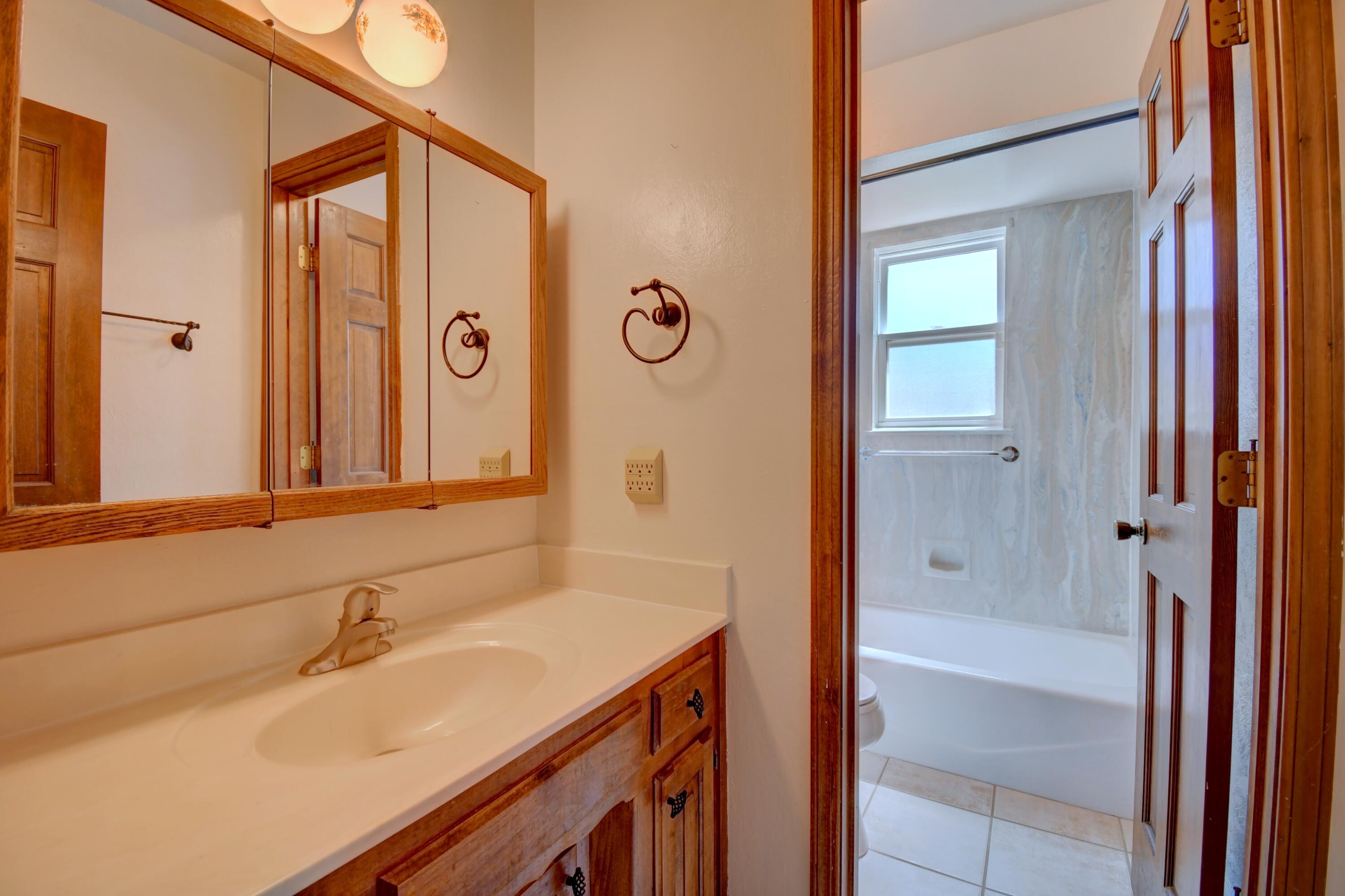 Photo 15 — 3907 Saint Andrews Drive SE