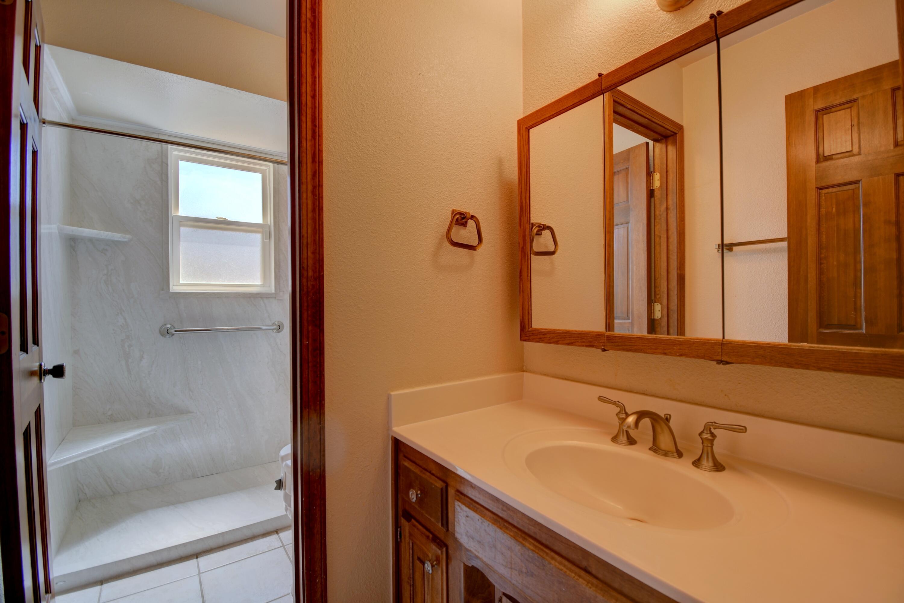 Photo 16 — 3907 Saint Andrews Drive SE