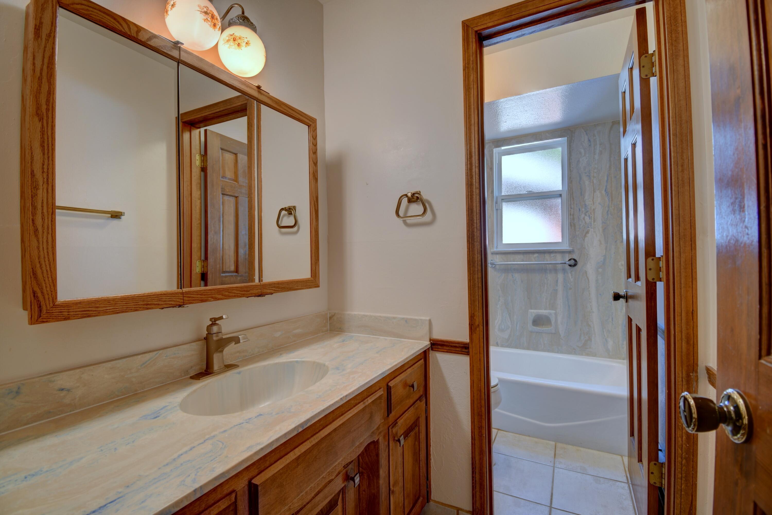 Photo 17 — 3907 Saint Andrews Drive SE