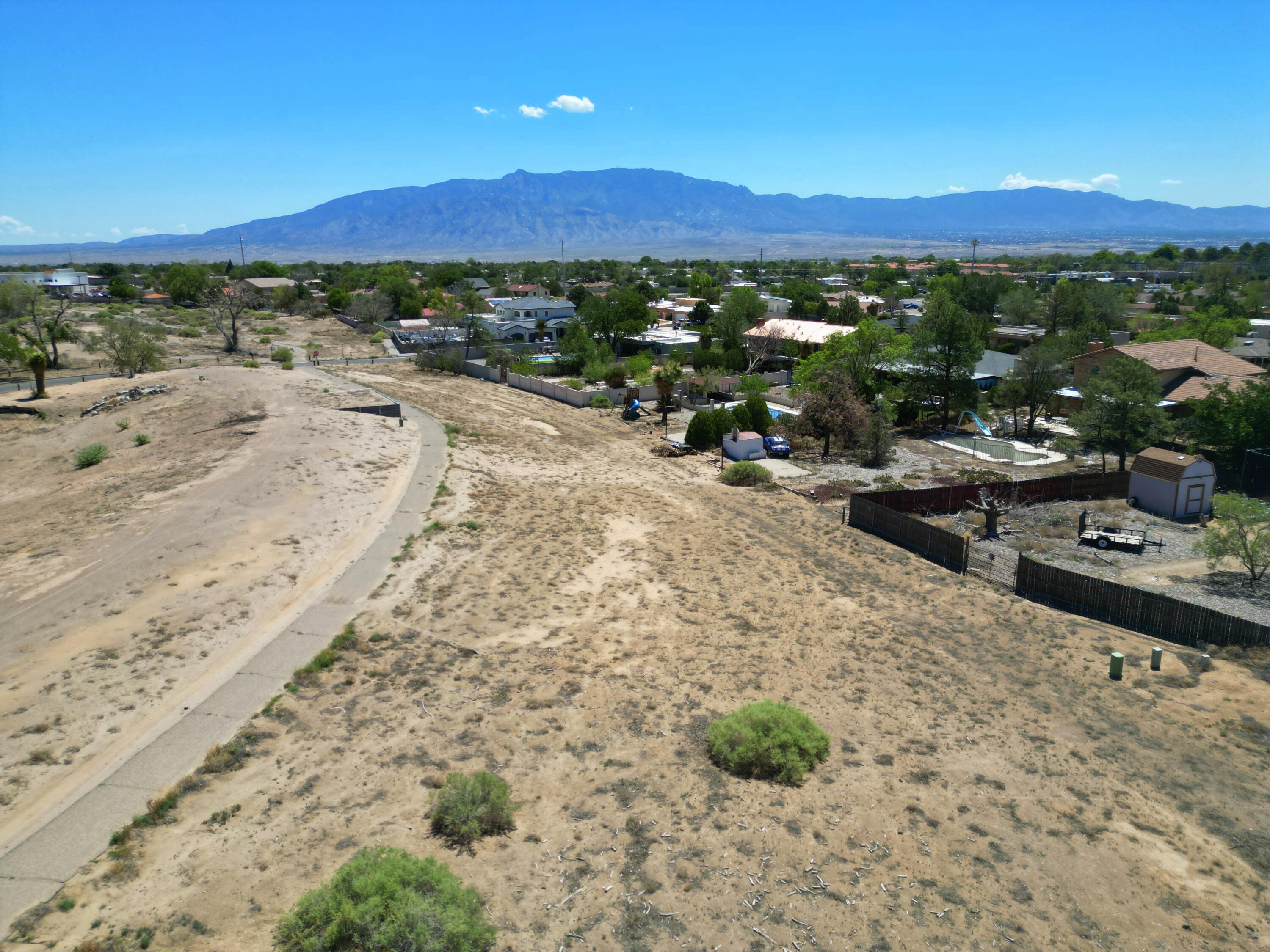 Photo 2 — 3907 Saint Andrews Drive SE