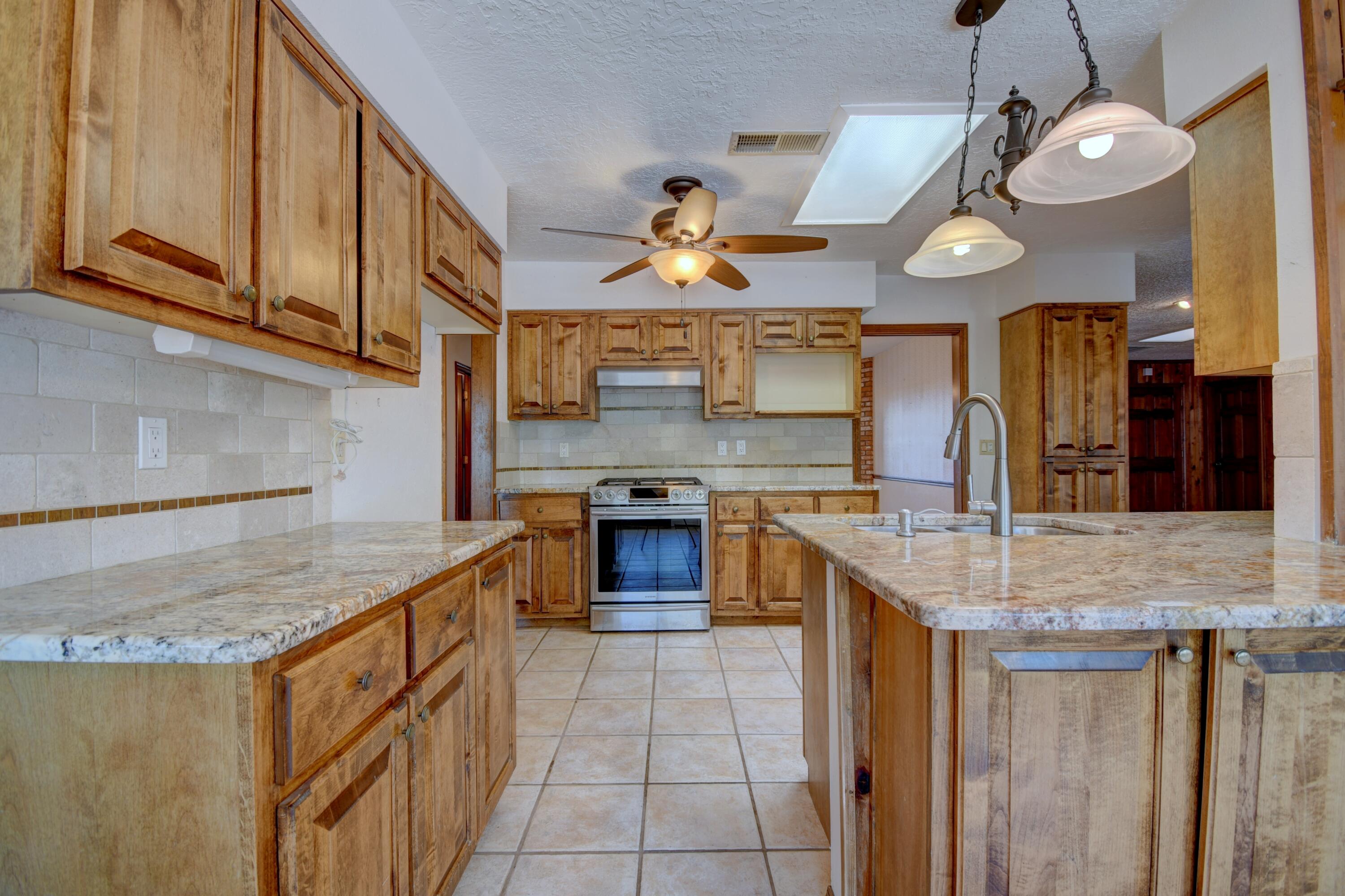 Photo 5 — 3907 Saint Andrews Drive SE