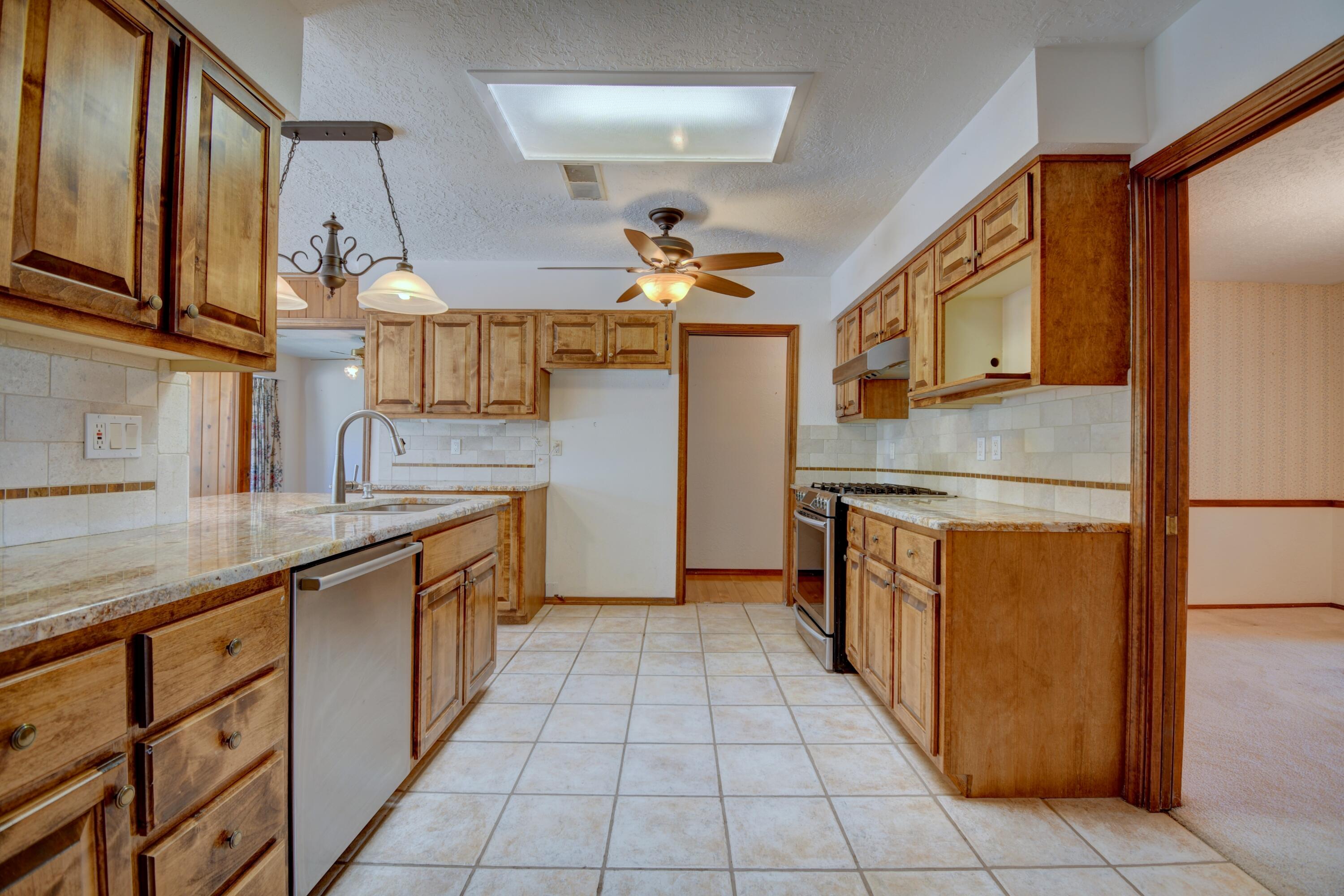 Photo 6 — 3907 Saint Andrews Drive SE