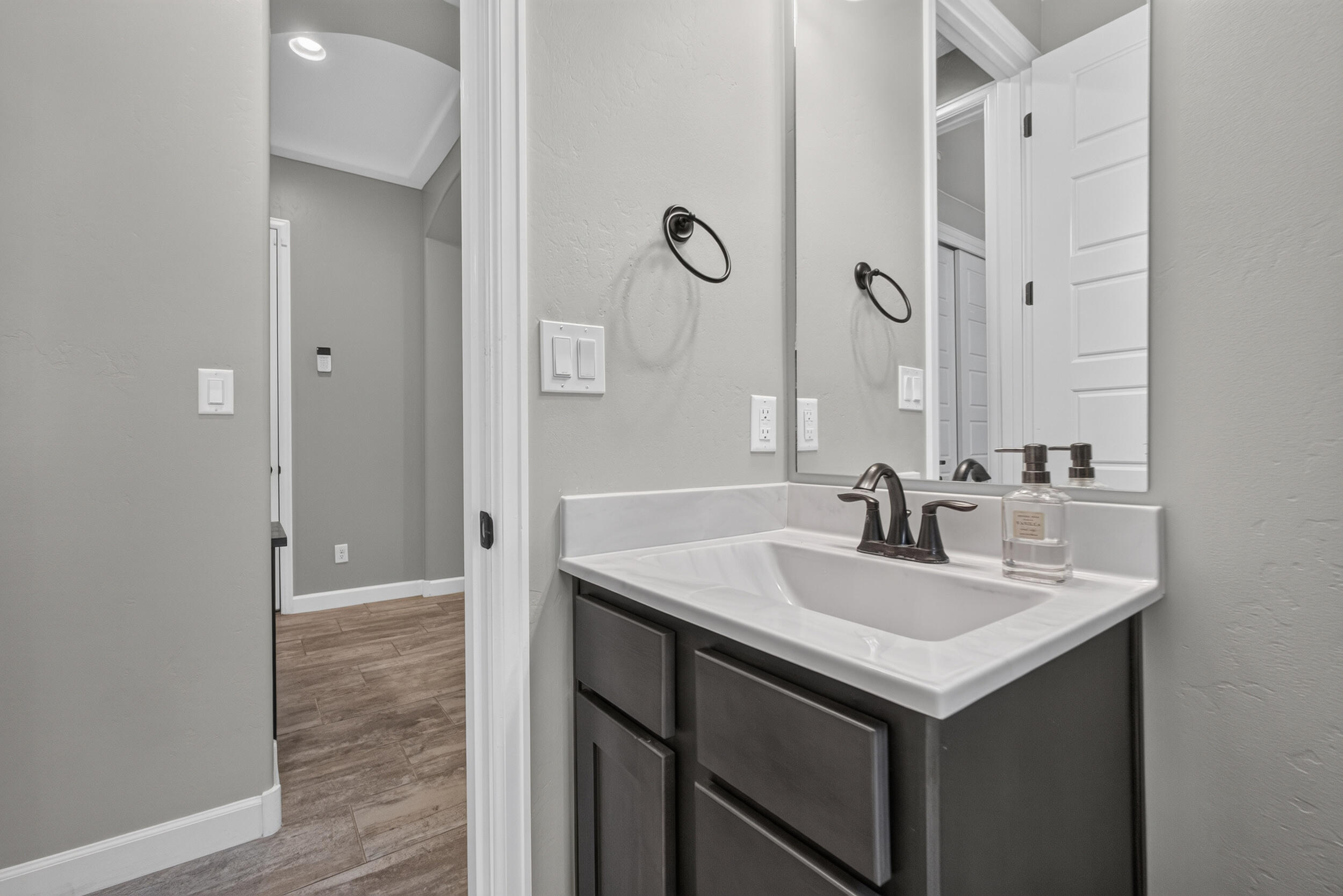 Photo 6 — 7069 Crystal Drive NE