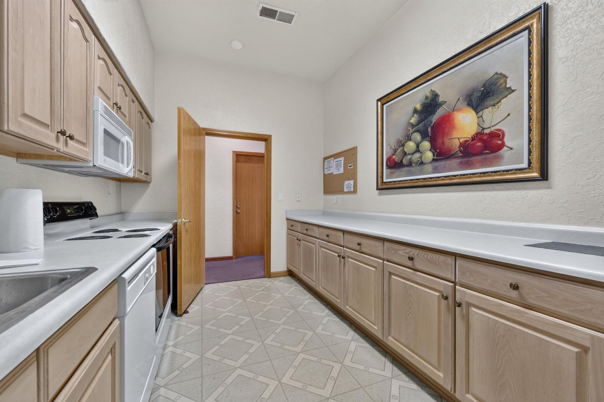 Photo 17 — 3236 Renaissance Drive SE