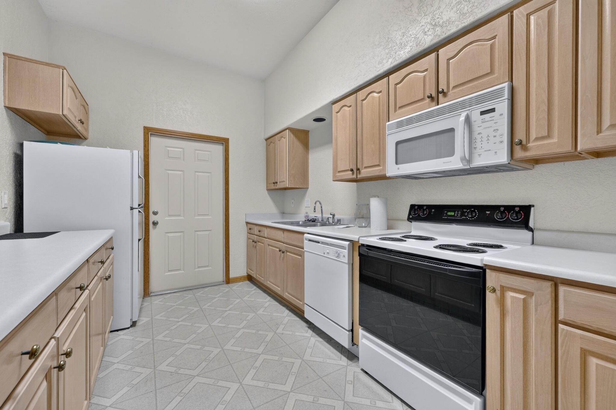 Photo 18 — 3236 Renaissance Drive SE