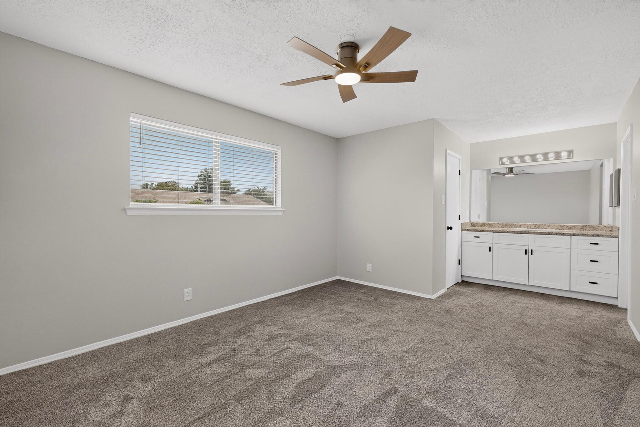 Photo 3 — 8314 Krim Drive NE