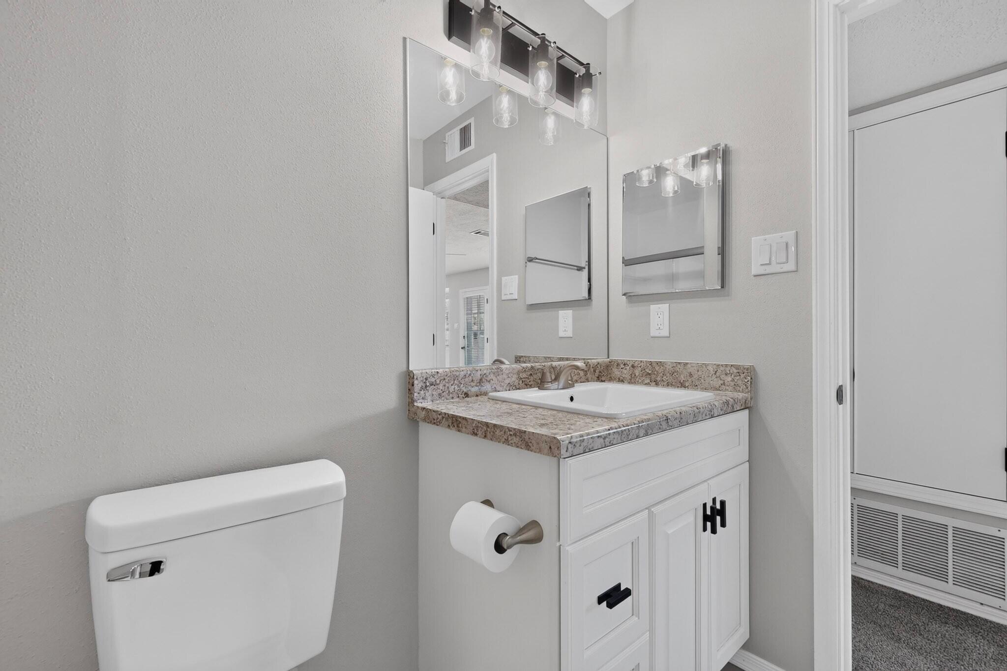 Photo 10 — 8314 Krim Drive NE