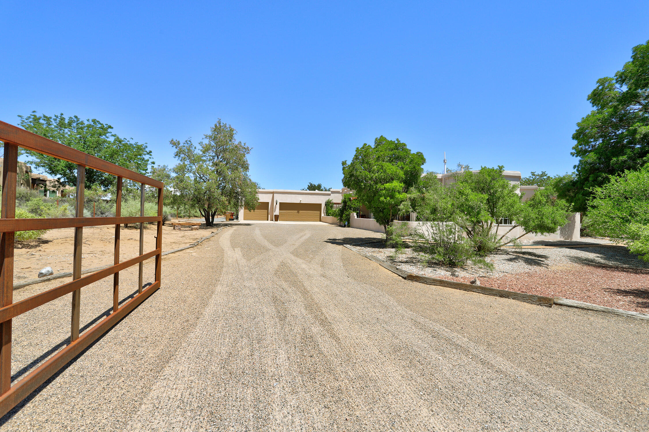 168 Camino Rayo Del Sol, Corrales, NM 87048