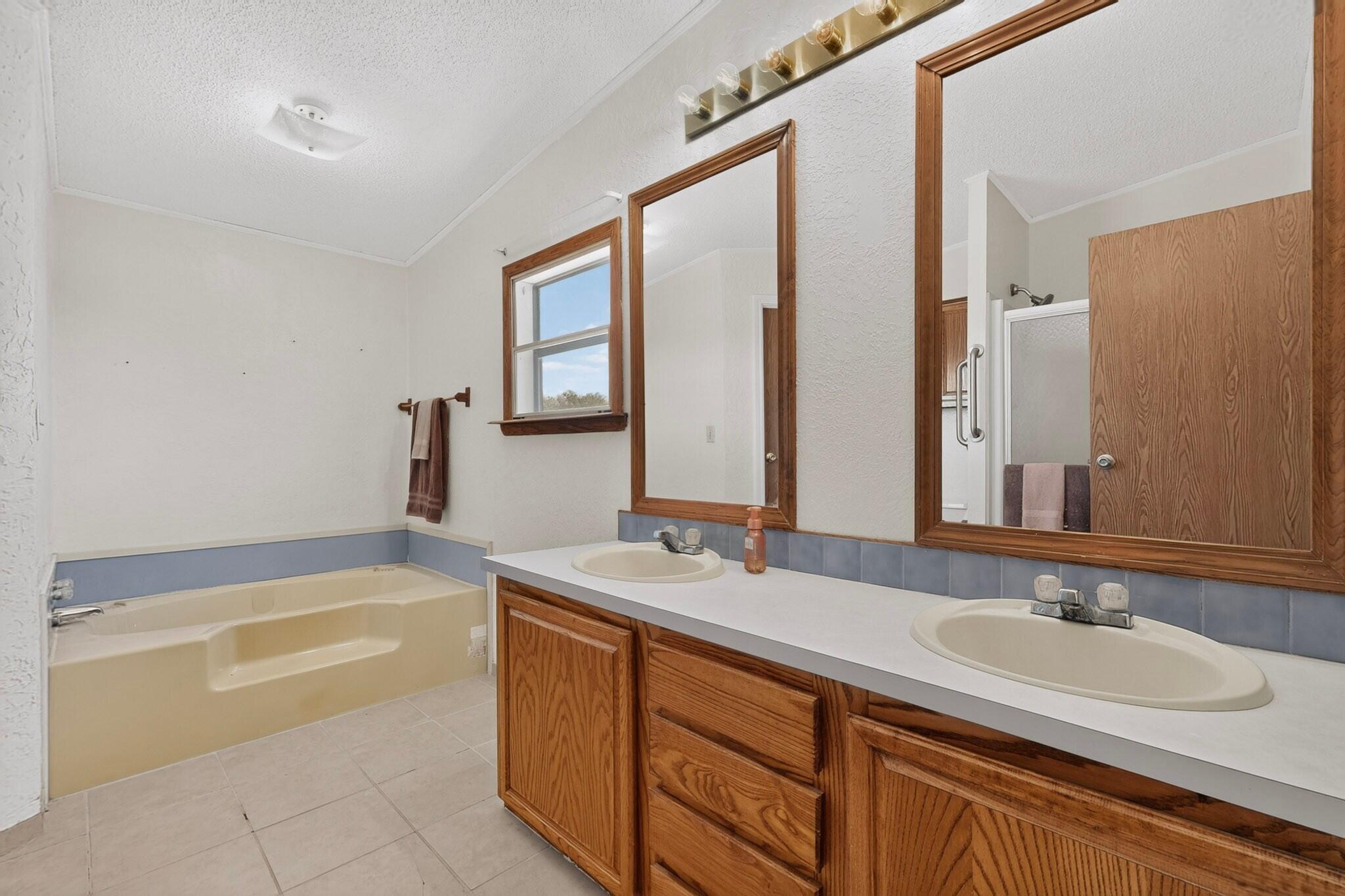 Photo 8 — 35 Dalton Place