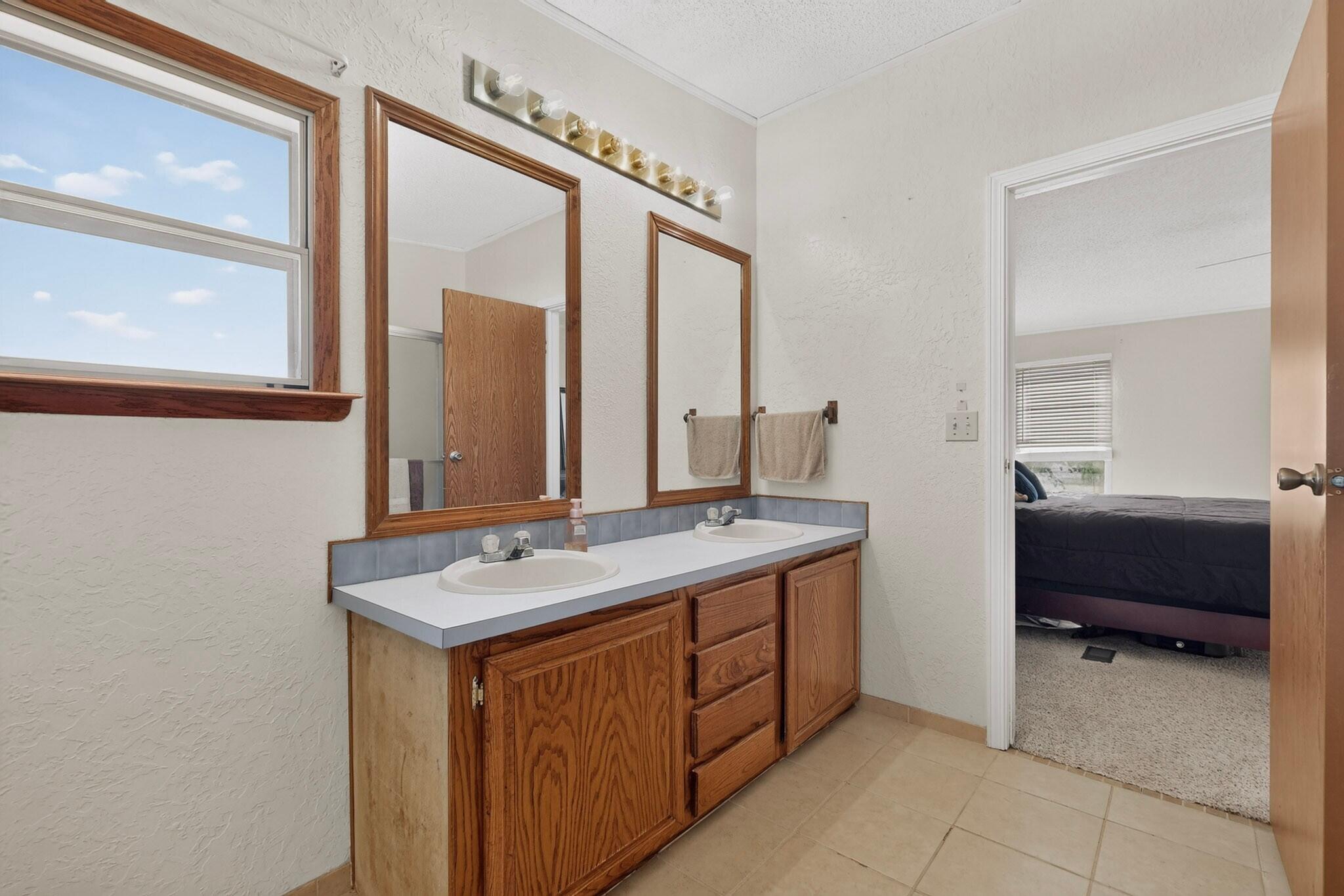 Photo 9 — 35 Dalton Place