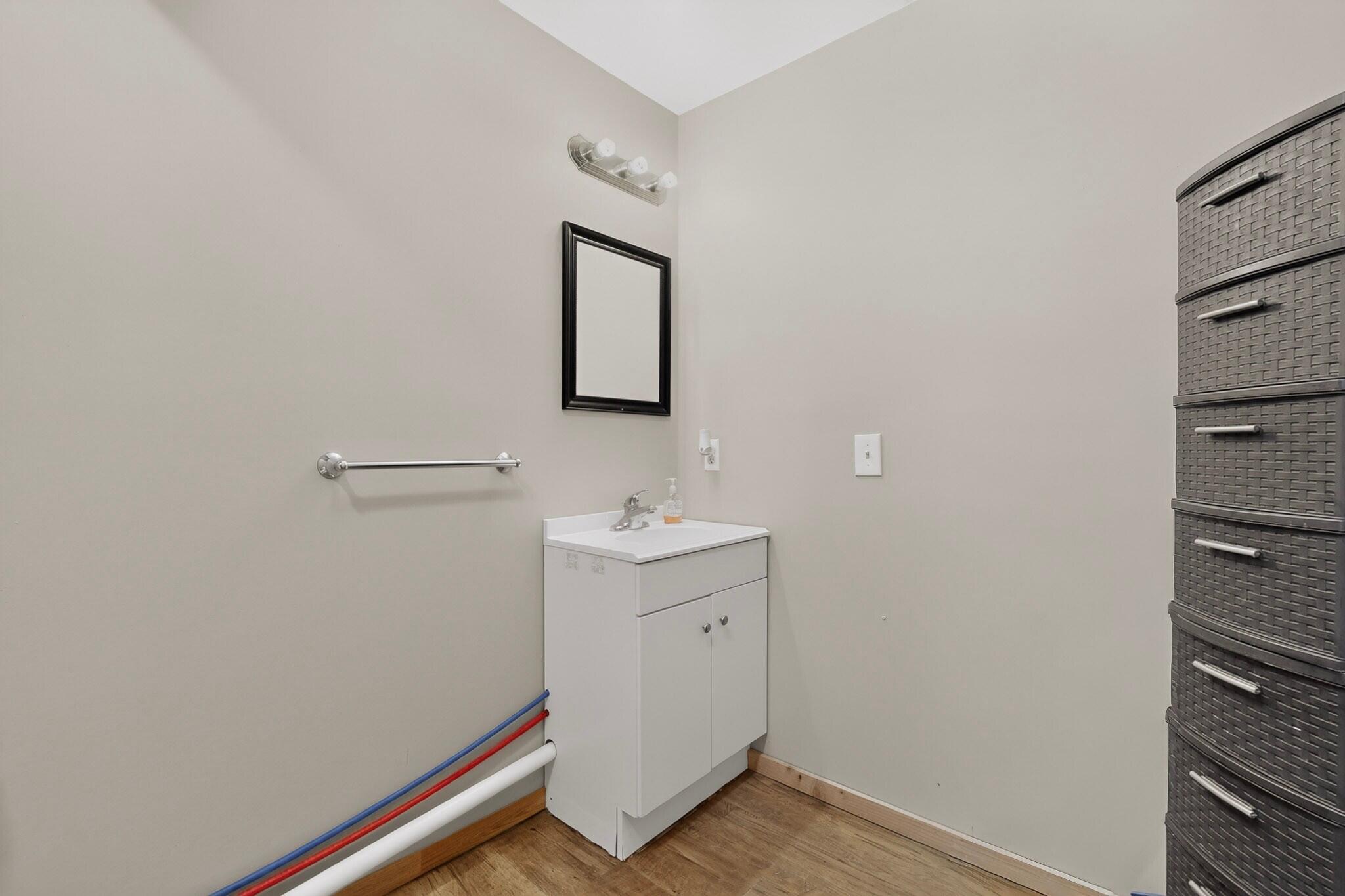 Photo 17 — 35 Dalton Place