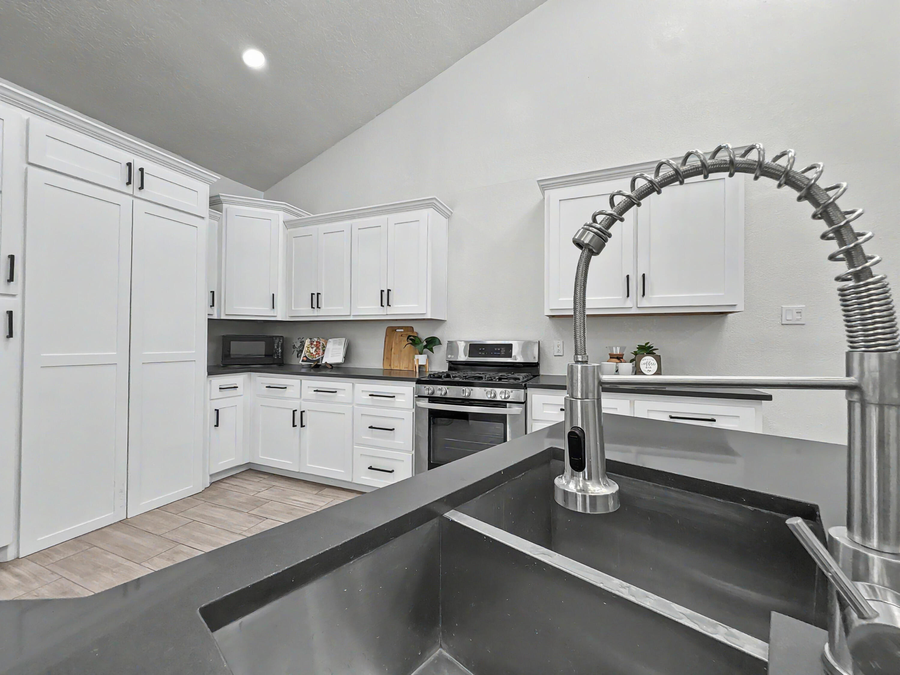 Photo 19 — 6821 Keeling Street NW