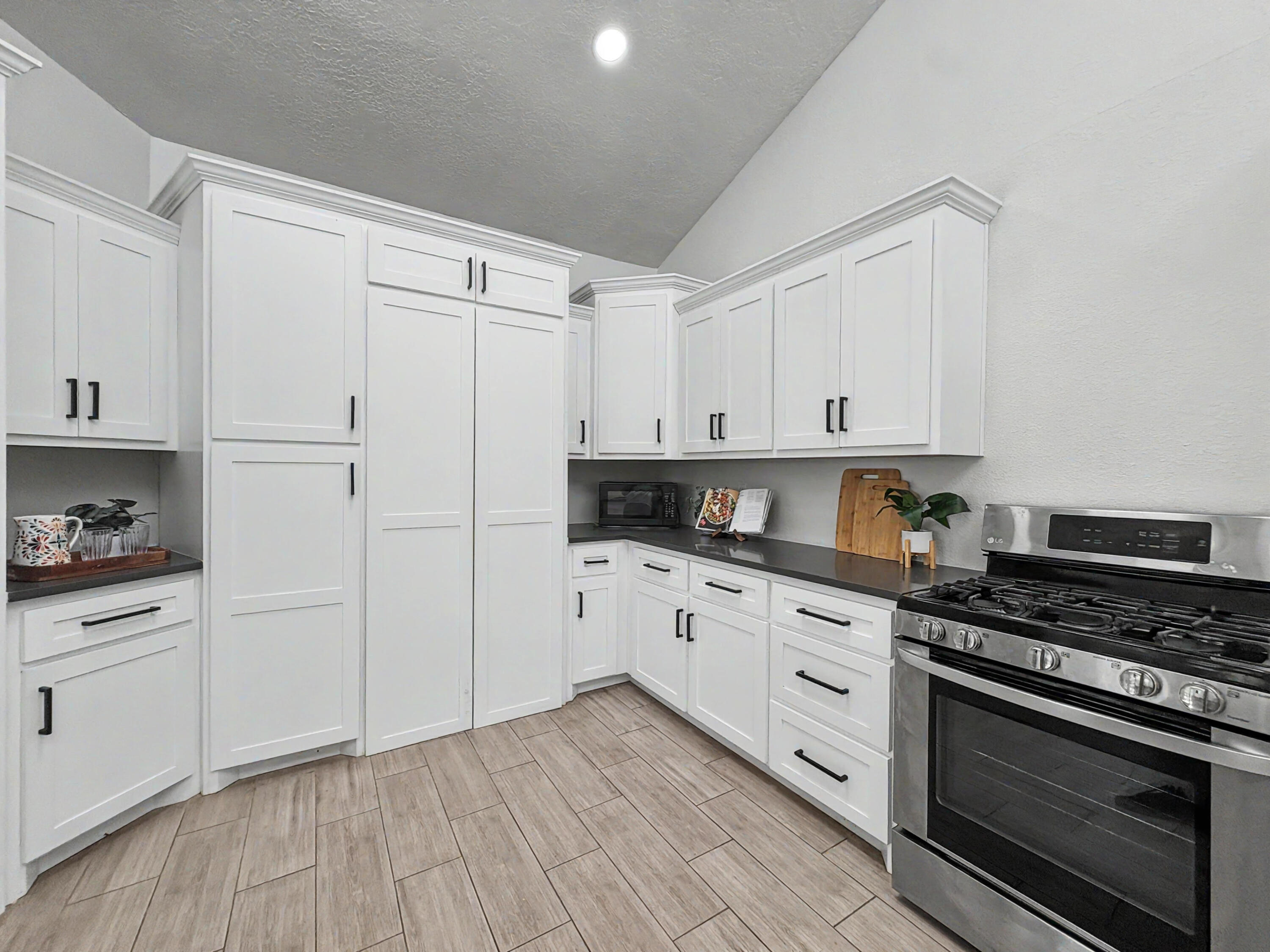 Photo 18 — 6821 Keeling Street NW