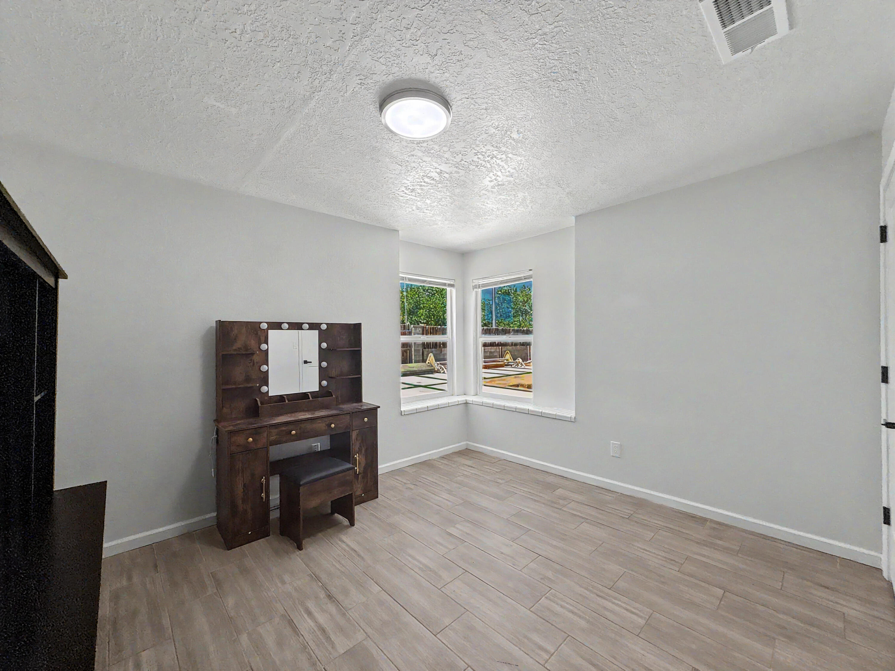 Photo 7 — 6821 Keeling Street NW
