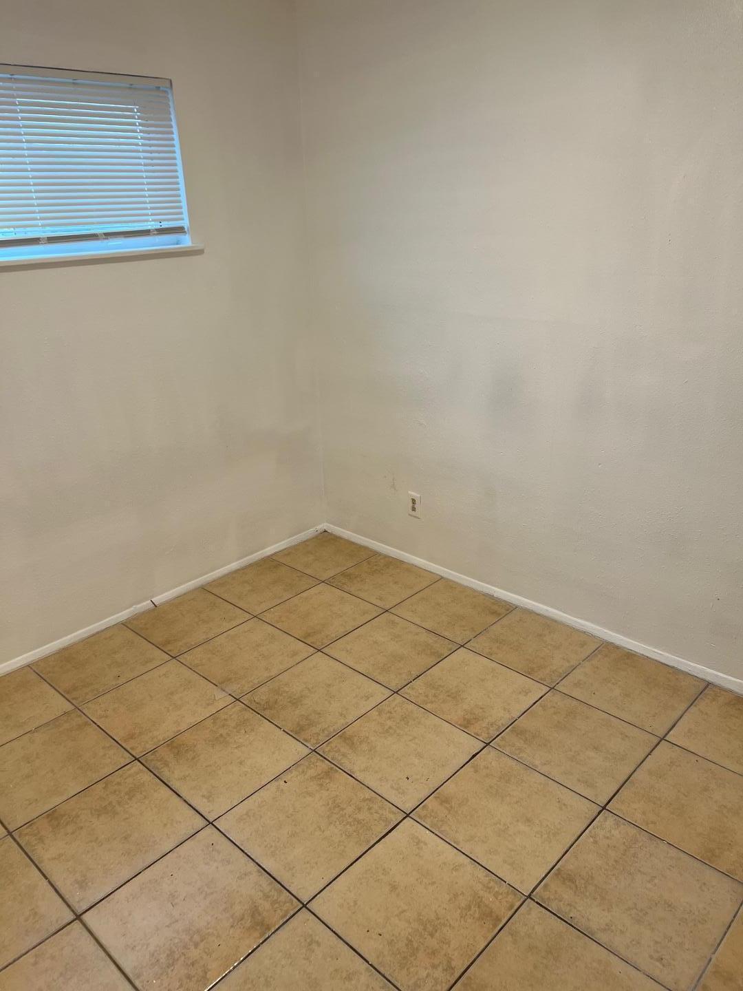 Photo 7 — 627 Chama Street SE 1