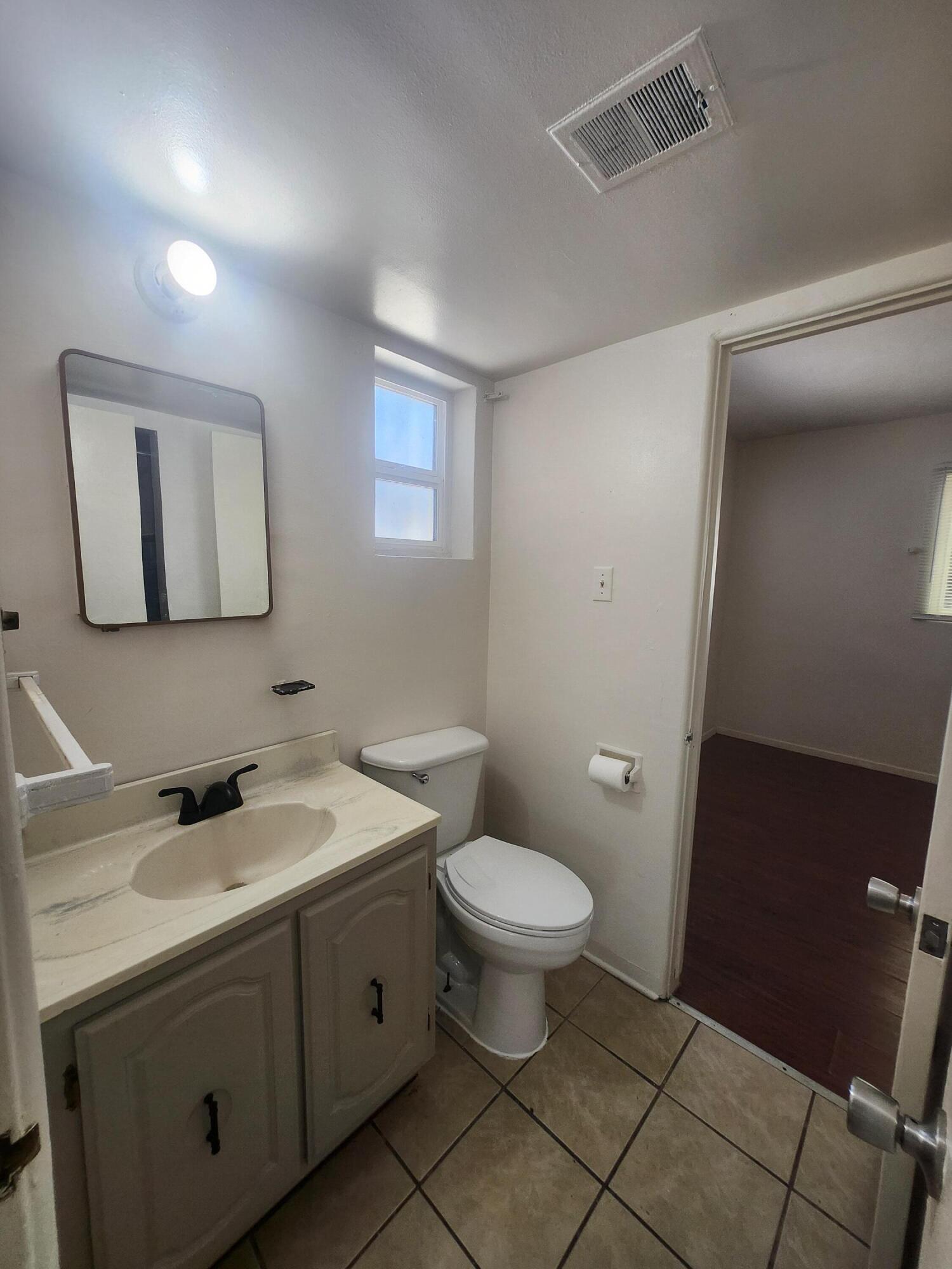 Photo 2 — 2518 Wyoming Boulevard NE